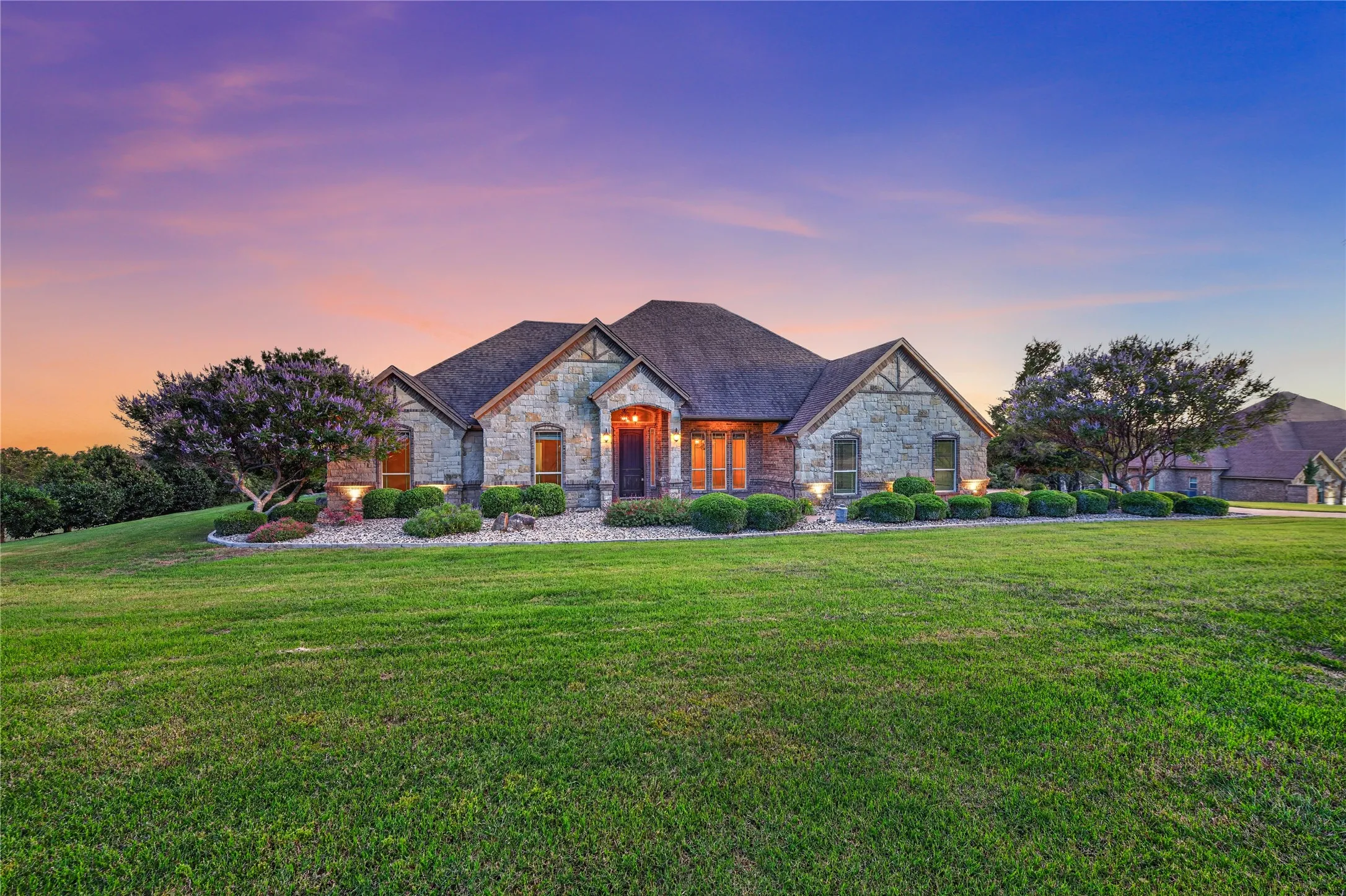 Single Family Residence For Sale in Parker County , 312 Ellis Ridge Drive, Weatherford, Texas 76085, 4 Bedroom, 3 Bathroom, 3 Garage spaces, 2,138 Sqft, built in 2010, mls#21275468, Real Estate Agent in Weatherford, Homes For Sale in Parker county, Homes For Sale in Weatherford, Realtor in Weatherford Texas, Real Estate Brokerage Independent Realty Texas, Luminita Cordes Realtor