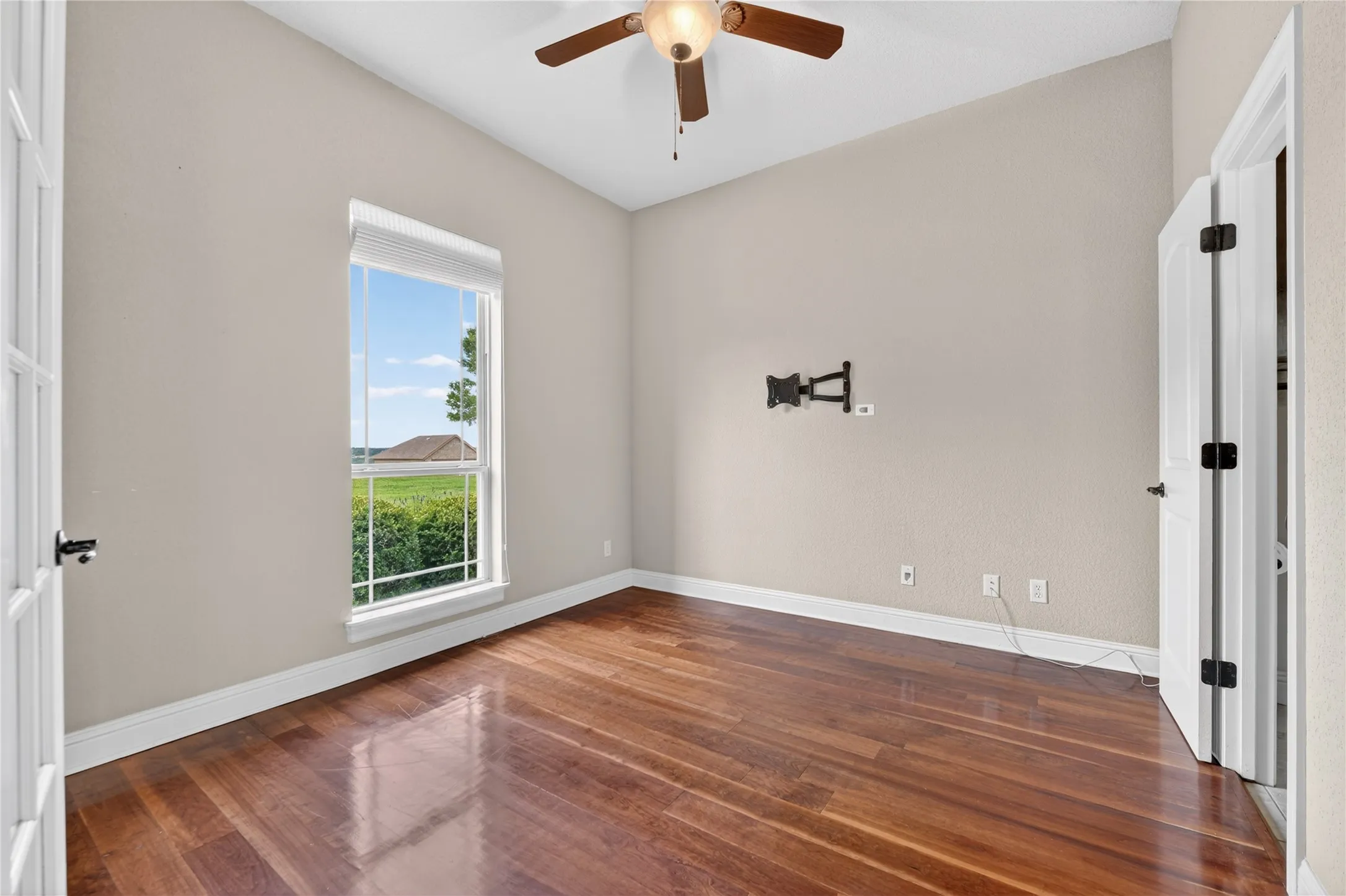 Single Family Residence For Sale in Parker County , 312 Ellis Ridge Drive, Weatherford, Texas 76085, 4 Bedroom, 3 Bathroom, 3 Garage spaces, 2,138 Sqft, built in 2010, mls#21275468, Real Estate Agent in Weatherford, Homes For Sale in Parker county, Homes For Sale in Weatherford, Realtor in Weatherford Texas, Real Estate Brokerage Independent Realty Texas, Luminita Cordes Realtor