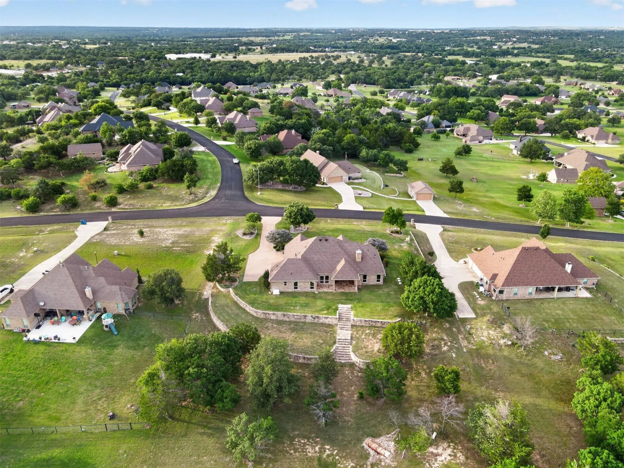 Single Family Residence For Sale in Parker County , 312 Ellis Ridge Drive, Weatherford, Texas 76085, 4 Bedroom, 3 Bathroom, 3 Garage spaces, 2,138 Sqft, built in 2010, mls#21275468, Real Estate Agent in Weatherford, Homes For Sale in Parker county, Homes For Sale in Weatherford, Realtor in Weatherford Texas, Real Estate Brokerage Independent Realty Texas, Luminita Cordes Realtor