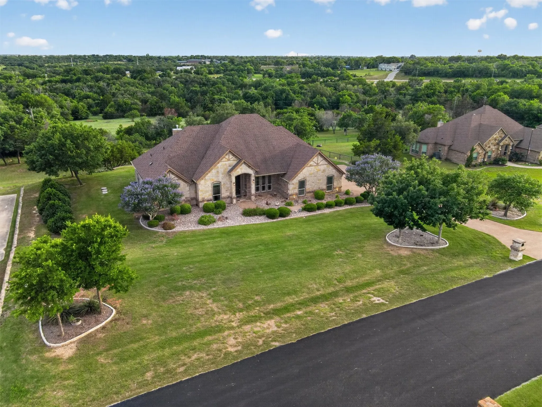 Single Family Residence For Sale in Parker County , 312 Ellis Ridge Drive, Weatherford, Texas 76085, 4 Bedroom, 3 Bathroom, 3 Garage spaces, 2,138 Sqft, built in 2010, mls#21275468, Real Estate Agent in Weatherford, Homes For Sale in Parker county, Homes For Sale in Weatherford, Realtor in Weatherford Texas, Real Estate Brokerage Independent Realty Texas, Luminita Cordes Realtor