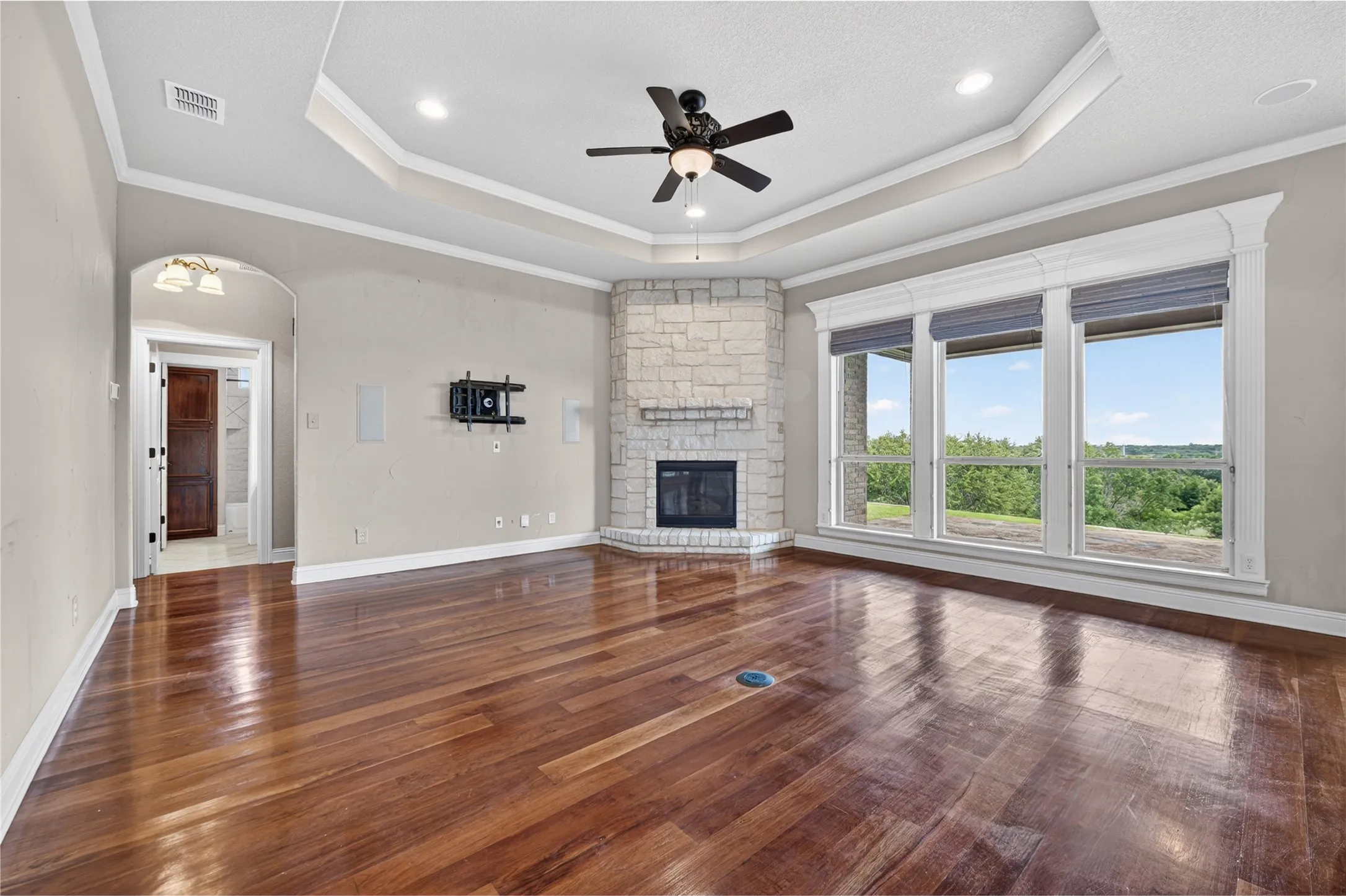 Single Family Residence For Sale in Parker County , 312 Ellis Ridge Drive, Weatherford, Texas 76085, 4 Bedroom, 3 Bathroom, 3 Garage spaces, 2,138 Sqft, built in 2010, mls#21275468, Real Estate Agent in Weatherford, Homes For Sale in Parker county, Homes For Sale in Weatherford, Realtor in Weatherford Texas, Real Estate Brokerage Independent Realty Texas, Luminita Cordes Realtor