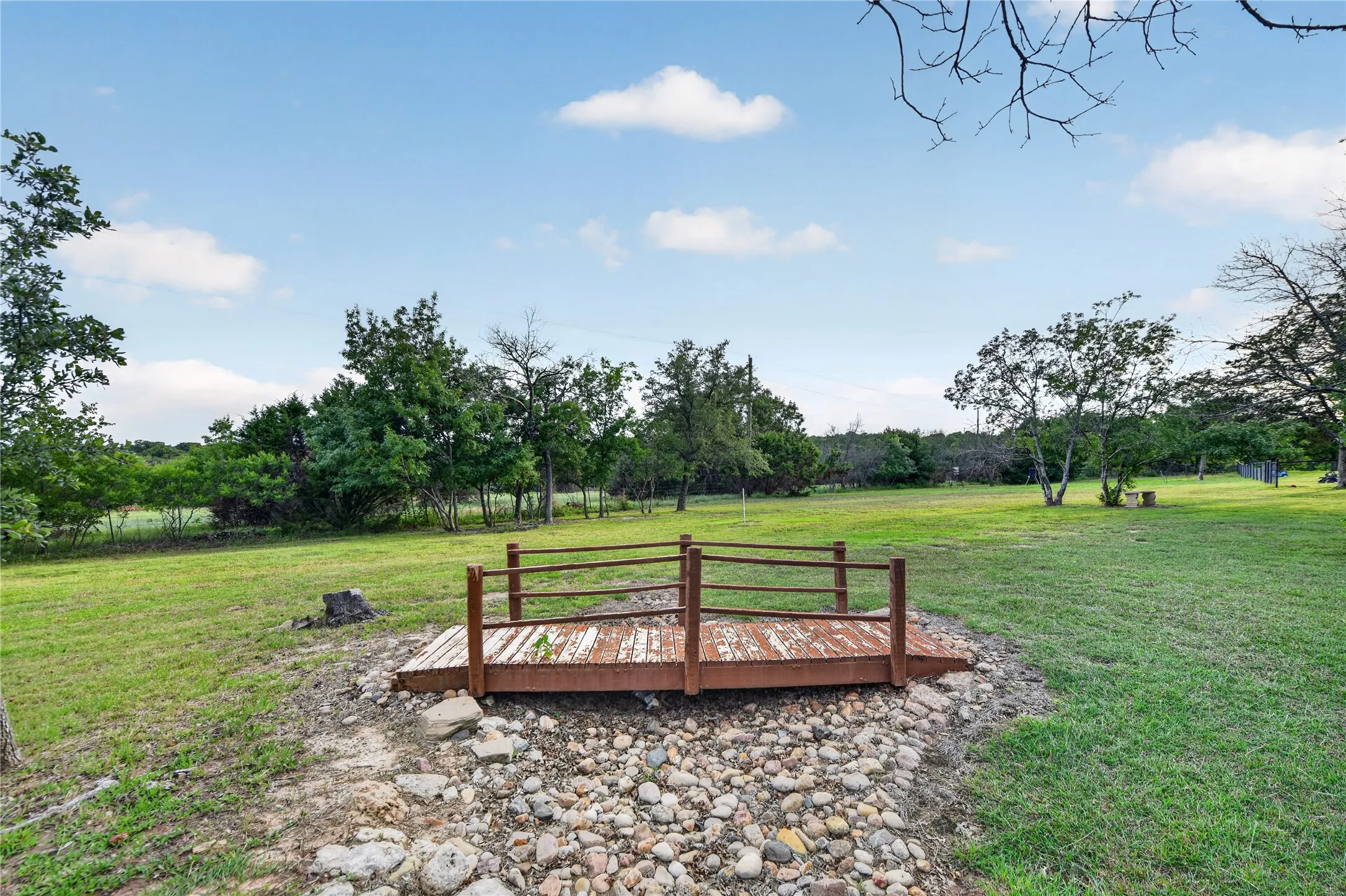 Single Family Residence For Sale in Parker County , 312 Ellis Ridge Drive, Weatherford, Texas 76085, 4 Bedroom, 3 Bathroom, 3 Garage spaces, 2,138 Sqft, built in 2010, mls#21275468, Real Estate Agent in Weatherford, Homes For Sale in Parker county, Homes For Sale in Weatherford, Realtor in Weatherford Texas, Real Estate Brokerage Independent Realty Texas, Luminita Cordes Realtor