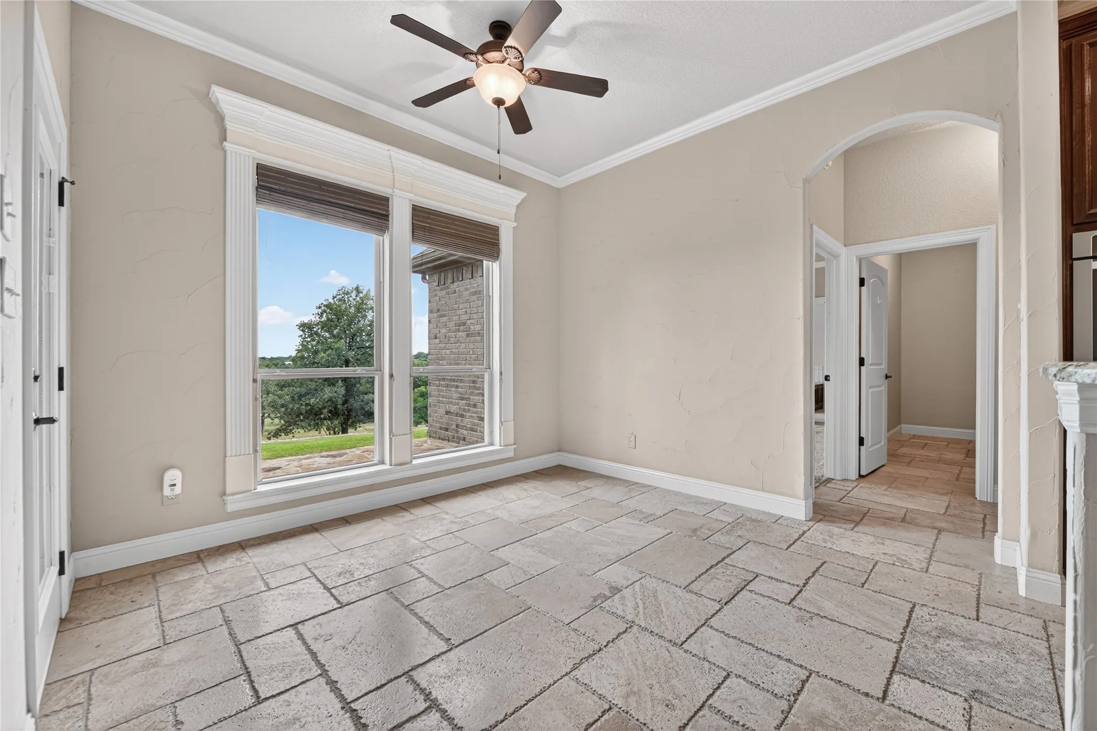 Single Family Residence For Sale in Parker County , 312 Ellis Ridge Drive, Weatherford, Texas 76085, 4 Bedroom, 3 Bathroom, 3 Garage spaces, 2,138 Sqft, built in 2010, mls#21275468, Real Estate Agent in Weatherford, Homes For Sale in Parker county, Homes For Sale in Weatherford, Realtor in Weatherford Texas, Real Estate Brokerage Independent Realty Texas, Luminita Cordes Realtor