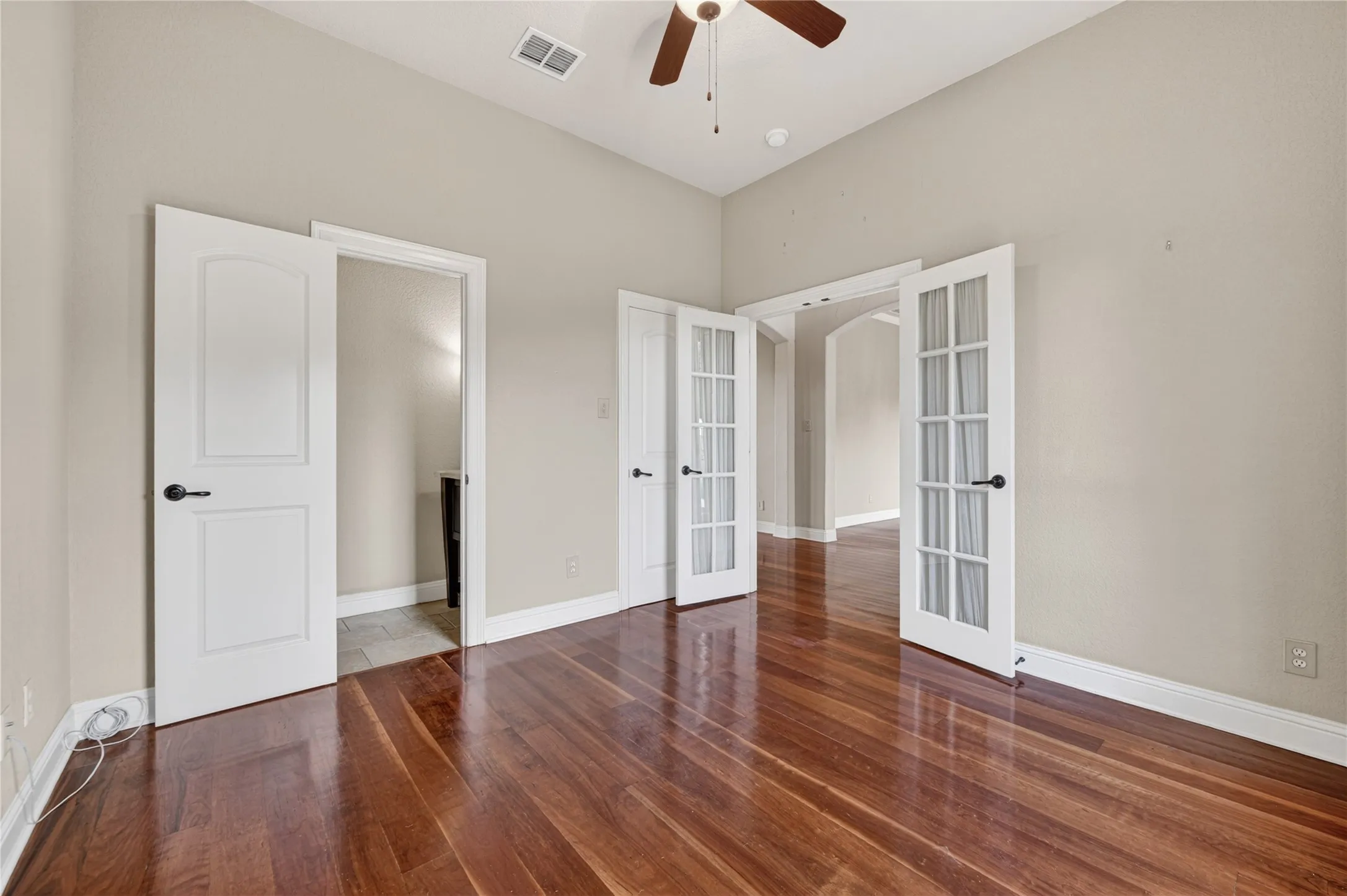 Single Family Residence For Sale in Parker County , 312 Ellis Ridge Drive, Weatherford, Texas 76085, 4 Bedroom, 3 Bathroom, 3 Garage spaces, 2,138 Sqft, built in 2010, mls#21275468, Real Estate Agent in Weatherford, Homes For Sale in Parker county, Homes For Sale in Weatherford, Realtor in Weatherford Texas, Real Estate Brokerage Independent Realty Texas, Luminita Cordes Realtor