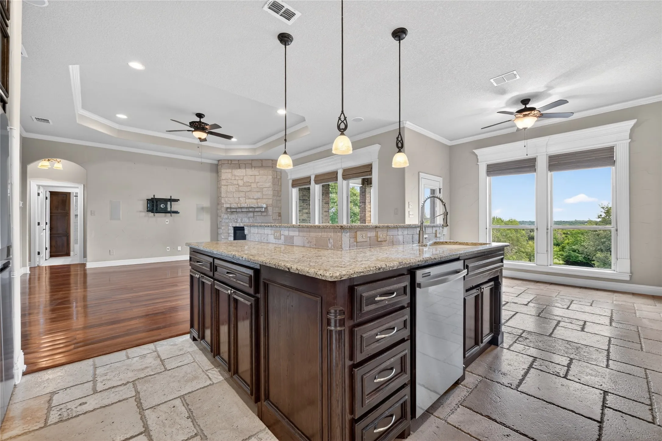 Single Family Residence For Sale in Parker County , 312 Ellis Ridge Drive, Weatherford, Texas 76085, 4 Bedroom, 3 Bathroom, 3 Garage spaces, 2,138 Sqft, built in 2010, mls#21275468, Real Estate Agent in Weatherford, Homes For Sale in Parker county, Homes For Sale in Weatherford, Realtor in Weatherford Texas, Real Estate Brokerage Independent Realty Texas, Luminita Cordes Realtor