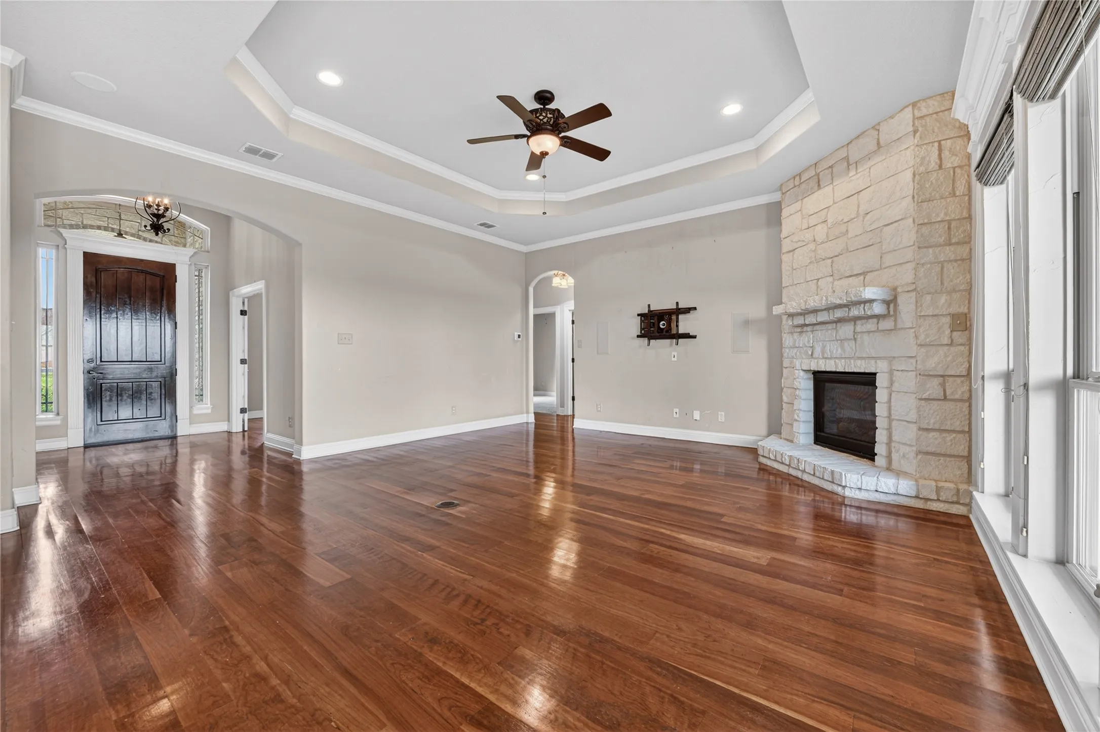 Single Family Residence For Sale in Parker County , 312 Ellis Ridge Drive, Weatherford, Texas 76085, 4 Bedroom, 3 Bathroom, 3 Garage spaces, 2,138 Sqft, built in 2010, mls#21275468, Real Estate Agent in Weatherford, Homes For Sale in Parker county, Homes For Sale in Weatherford, Realtor in Weatherford Texas, Real Estate Brokerage Independent Realty Texas, Luminita Cordes Realtor