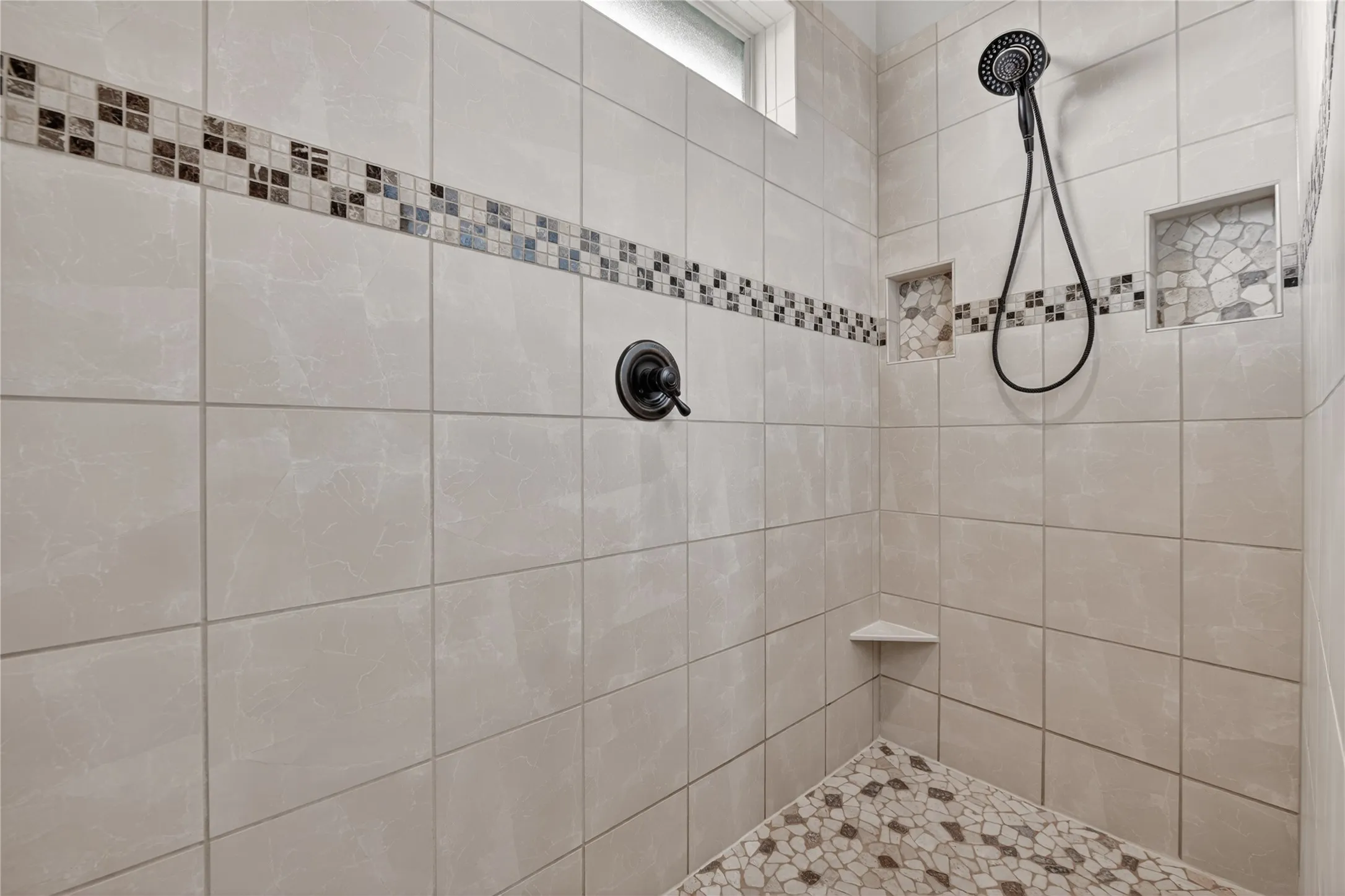 Single Family Residence For Sale in Parker County , 312 Ellis Ridge Drive, Weatherford, Texas 76085, 4 Bedroom, 3 Bathroom, 3 Garage spaces, 2,138 Sqft, built in 2010, mls#21275468, Real Estate Agent in Weatherford, Homes For Sale in Parker county, Homes For Sale in Weatherford, Realtor in Weatherford Texas, Real Estate Brokerage Independent Realty Texas, Luminita Cordes Realtor