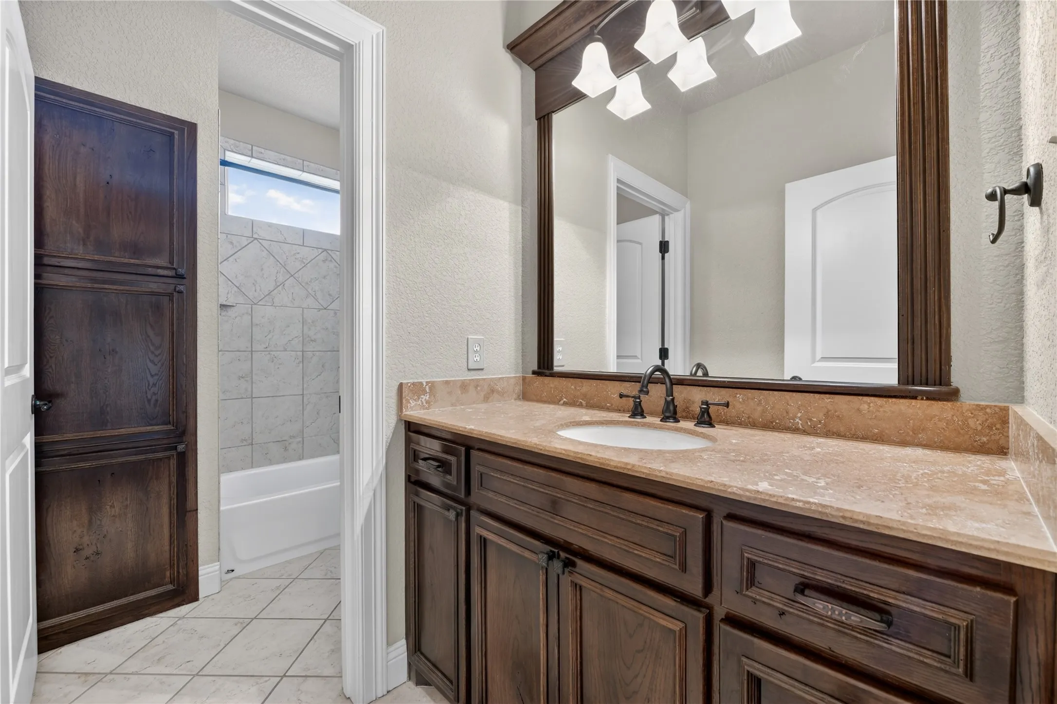 Single Family Residence For Sale in Parker County , 312 Ellis Ridge Drive, Weatherford, Texas 76085, 4 Bedroom, 3 Bathroom, 3 Garage spaces, 2,138 Sqft, built in 2010, mls#21275468, Real Estate Agent in Weatherford, Homes For Sale in Parker county, Homes For Sale in Weatherford, Realtor in Weatherford Texas, Real Estate Brokerage Independent Realty Texas, Luminita Cordes Realtor