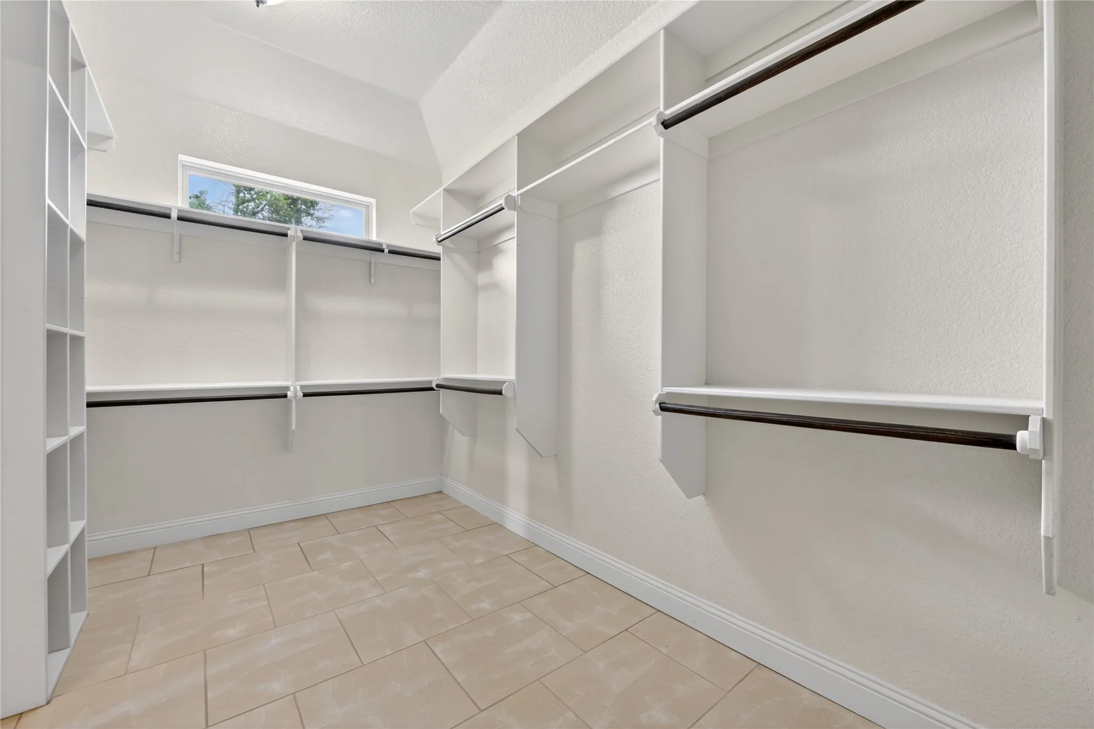 Single Family Residence For Sale in Parker County , 312 Ellis Ridge Drive, Weatherford, Texas 76085, 4 Bedroom, 3 Bathroom, 3 Garage spaces, 2,138 Sqft, built in 2010, mls#21275468, Real Estate Agent in Weatherford, Homes For Sale in Parker county, Homes For Sale in Weatherford, Realtor in Weatherford Texas, Real Estate Brokerage Independent Realty Texas, Luminita Cordes Realtor