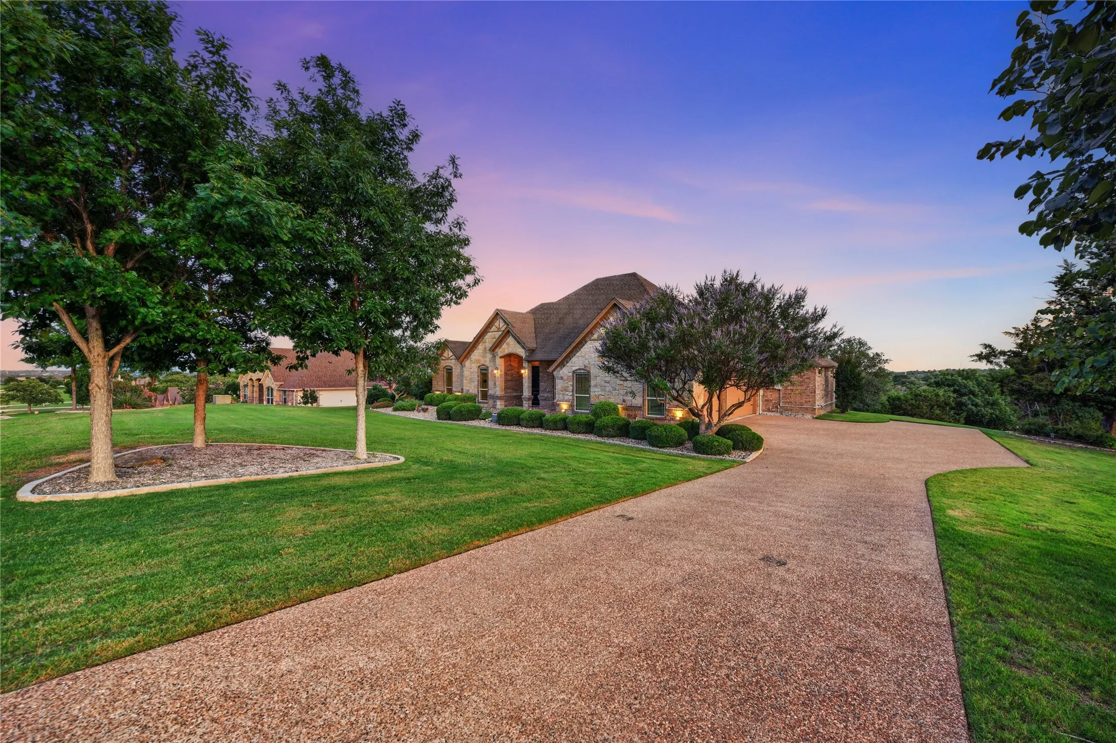 Single Family Residence For Sale in Parker County , 312 Ellis Ridge Drive, Weatherford, Texas 76085, 4 Bedroom, 3 Bathroom, 3 Garage spaces, 2,138 Sqft, built in 2010, mls#21275468, Real Estate Agent in Weatherford, Homes For Sale in Parker county, Homes For Sale in Weatherford, Realtor in Weatherford Texas, Real Estate Brokerage Independent Realty Texas, Luminita Cordes Realtor