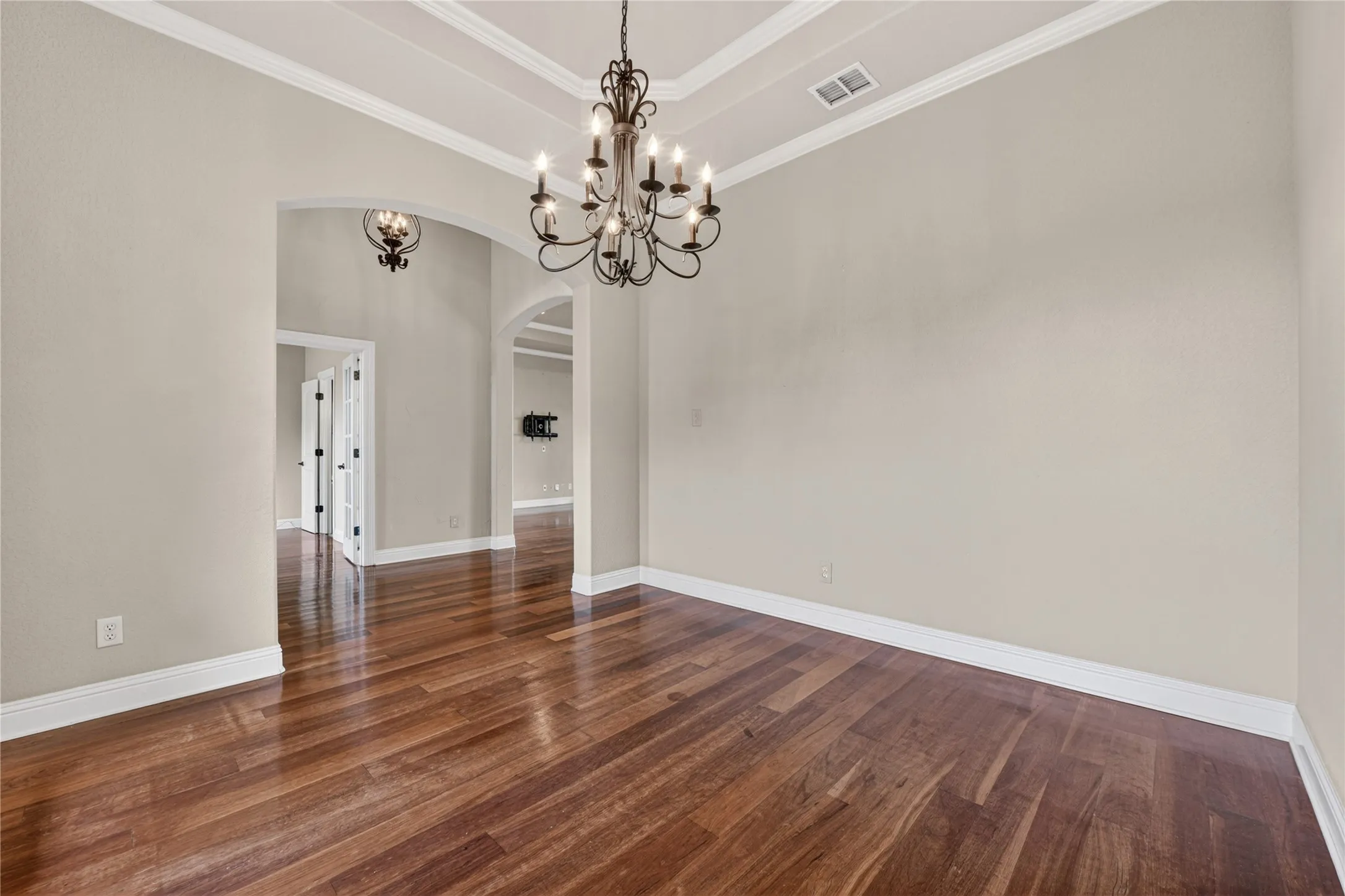 Single Family Residence For Sale in Parker County , 312 Ellis Ridge Drive, Weatherford, Texas 76085, 4 Bedroom, 3 Bathroom, 3 Garage spaces, 2,138 Sqft, built in 2010, mls#21275468, Real Estate Agent in Weatherford, Homes For Sale in Parker county, Homes For Sale in Weatherford, Realtor in Weatherford Texas, Real Estate Brokerage Independent Realty Texas, Luminita Cordes Realtor