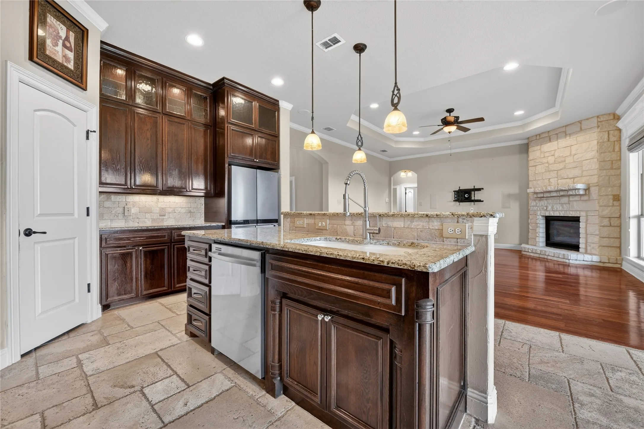 Single Family Residence For Sale in Parker County , 312 Ellis Ridge Drive, Weatherford, Texas 76085, 4 Bedroom, 3 Bathroom, 3 Garage spaces, 2,138 Sqft, built in 2010, mls#21275468, Real Estate Agent in Weatherford, Homes For Sale in Parker county, Homes For Sale in Weatherford, Realtor in Weatherford Texas, Real Estate Brokerage Independent Realty Texas, Luminita Cordes Realtor