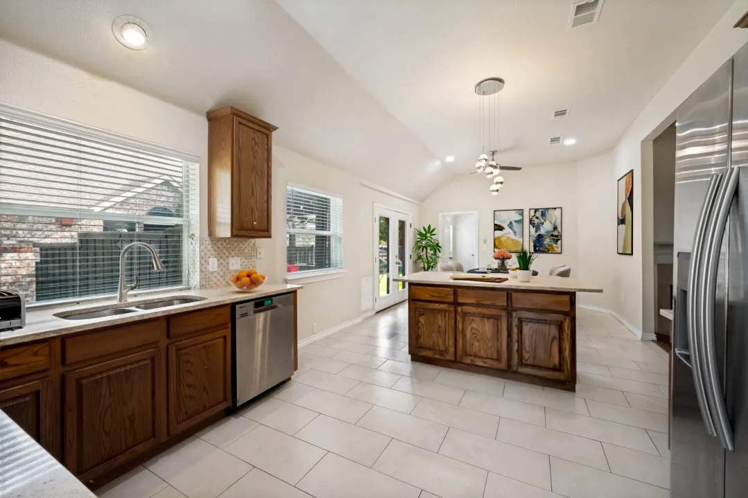 Single Family Residence For Sale in Collin County , 7498 Ravenhill Drive, Frisco, Texas 75035, 5 Bedroom, 3 Bathroom, 2 Garage spaces, 2,996 Sqft, built in 2004, mls#21292135, Real Estate Agent in Frisco, Homes For Sale in Collin county, Homes For Sale in Frisco, Realtor in Frisco Texas, Real Estate Brokerage Independent Realty Texas, Luminita Cordes Realtor