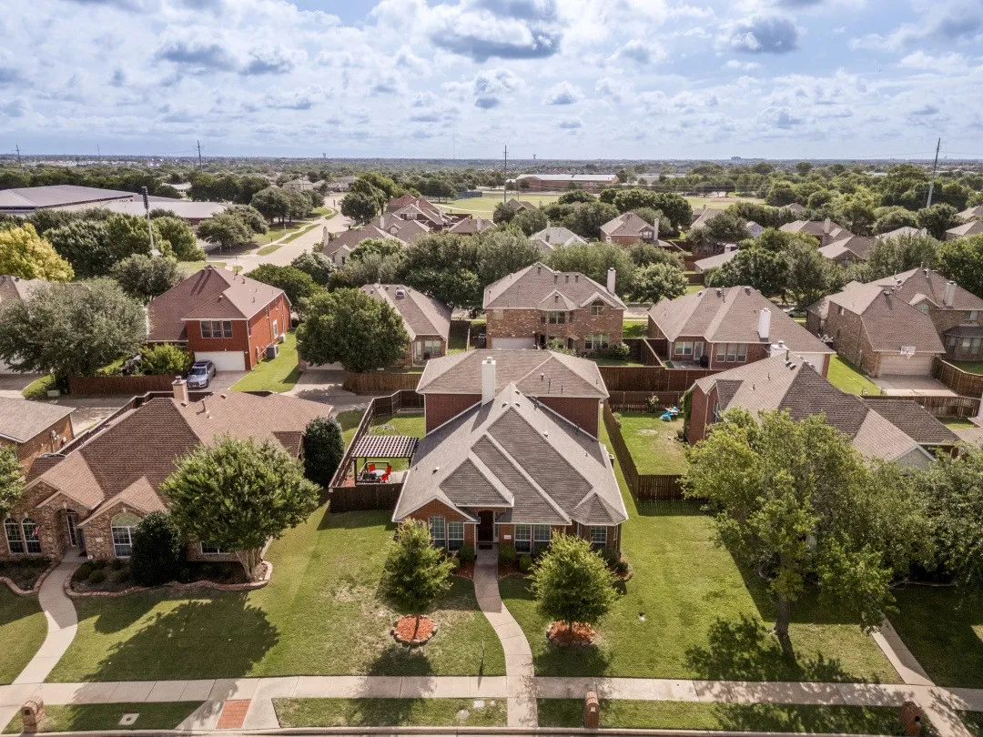 Single Family Residence For Sale in Collin County , 7498 Ravenhill Drive, Frisco, Texas 75035, 5 Bedroom, 3 Bathroom, 2 Garage spaces, 2,996 Sqft, built in 2004, mls#21292135, Real Estate Agent in Frisco, Homes For Sale in Collin county, Homes For Sale in Frisco, Realtor in Frisco Texas, Real Estate Brokerage Independent Realty Texas, Luminita Cordes Realtor