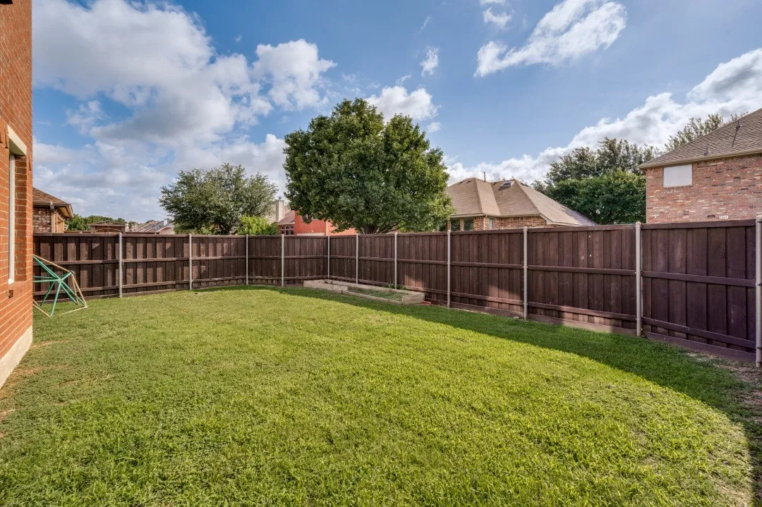 Single Family Residence For Sale in Collin County , 7498 Ravenhill Drive, Frisco, Texas 75035, 5 Bedroom, 3 Bathroom, 2 Garage spaces, 2,996 Sqft, built in 2004, mls#21292135, Real Estate Agent in Frisco, Homes For Sale in Collin county, Homes For Sale in Frisco, Realtor in Frisco Texas, Real Estate Brokerage Independent Realty Texas, Luminita Cordes Realtor