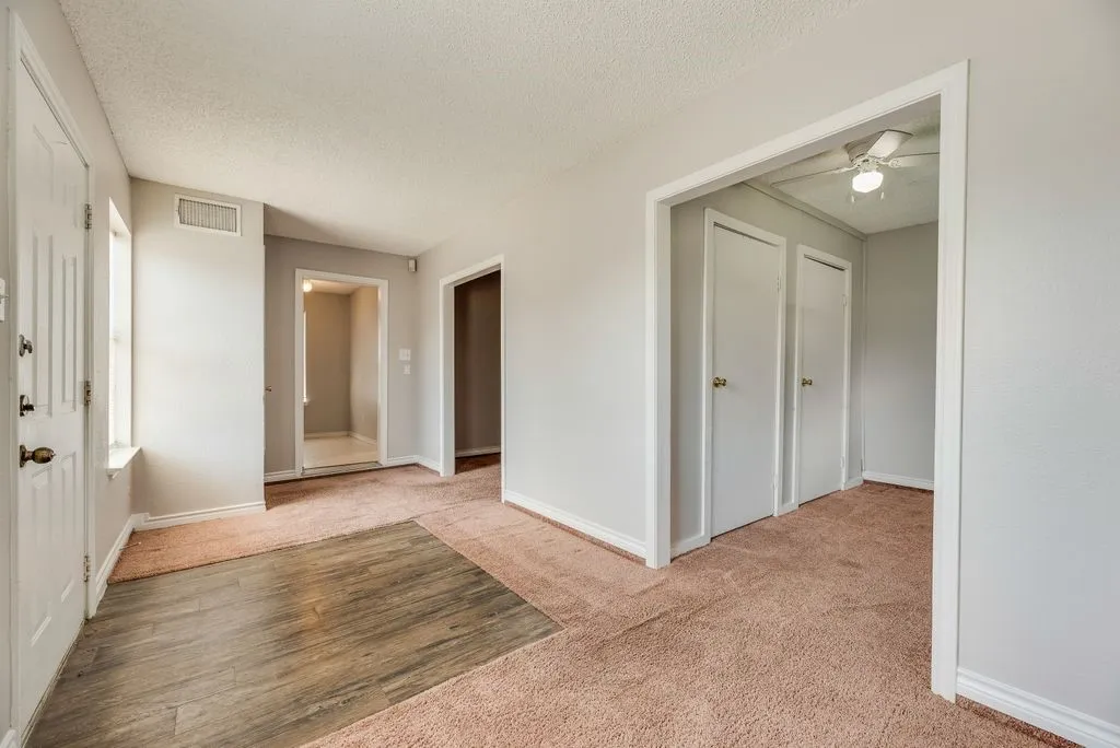 Single Family Residence For Sale in Tarrant County , 5610 Eagle Rock Road, Arlington, Texas 76017, 4 Bedroom, 3 Bathroom, Garage spaces, 2,531 Sqft, built in 1994, mls#21292426, Real Estate Agent in Arlington, Homes For Sale in Tarrant county, Homes For Sale in Arlington, Realtor in Arlington Texas, Real Estate Brokerage Independent Realty Texas, Luminita Cordes Realtor