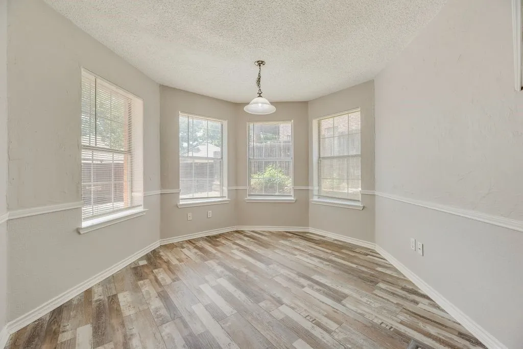 Single Family Residence For Sale in Tarrant County , 5610 Eagle Rock Road, Arlington, Texas 76017, 4 Bedroom, 3 Bathroom, Garage spaces, 2,531 Sqft, built in 1994, mls#21292426, Real Estate Agent in Arlington, Homes For Sale in Tarrant county, Homes For Sale in Arlington, Realtor in Arlington Texas, Real Estate Brokerage Independent Realty Texas, Luminita Cordes Realtor