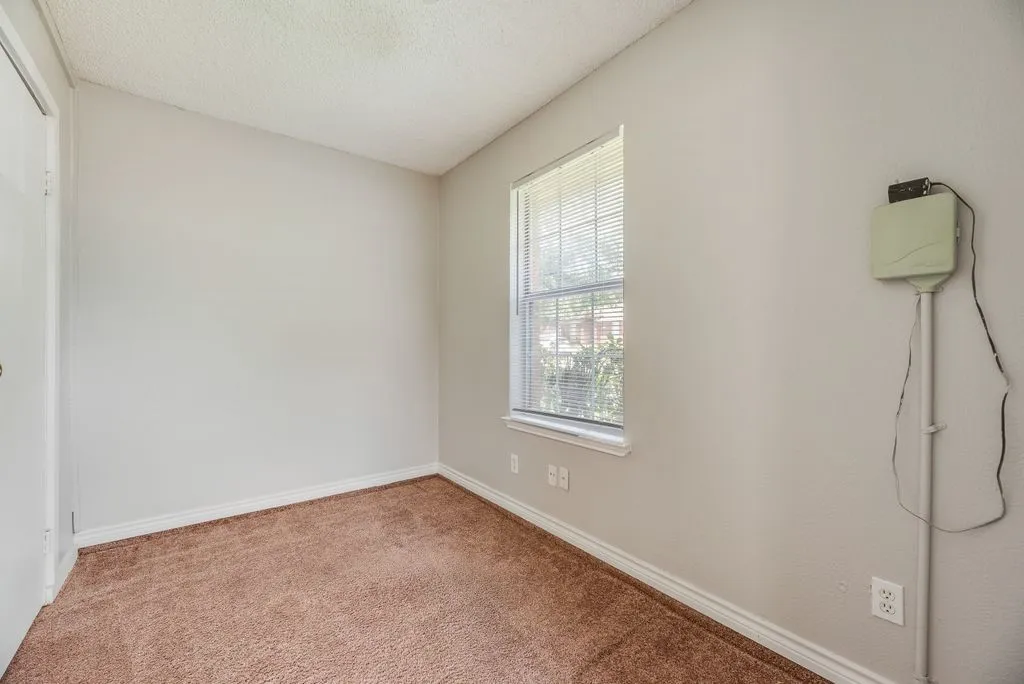 Single Family Residence For Sale in Tarrant County , 5610 Eagle Rock Road, Arlington, Texas 76017, 4 Bedroom, 3 Bathroom, Garage spaces, 2,531 Sqft, built in 1994, mls#21292426, Real Estate Agent in Arlington, Homes For Sale in Tarrant county, Homes For Sale in Arlington, Realtor in Arlington Texas, Real Estate Brokerage Independent Realty Texas, Luminita Cordes Realtor