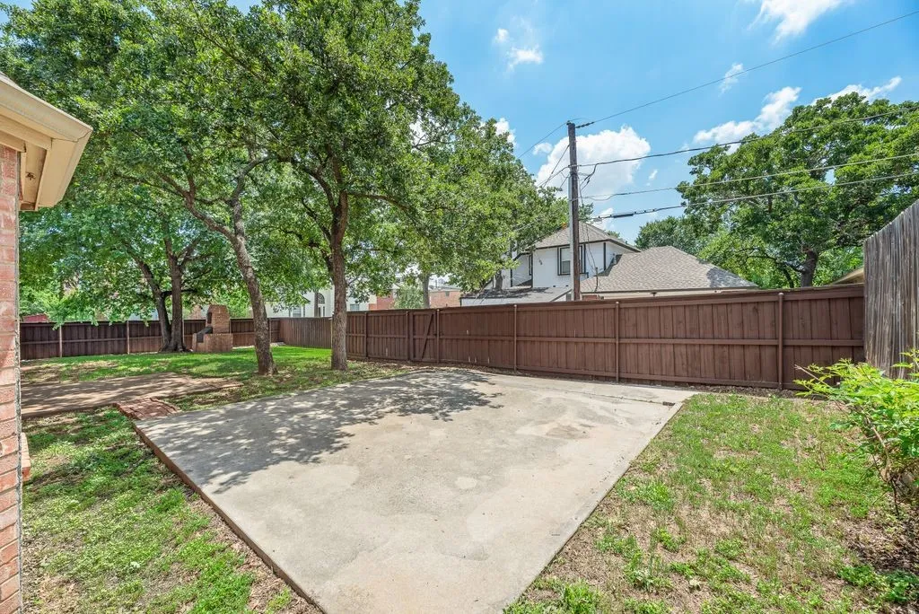 Single Family Residence For Sale in Tarrant County , 5610 Eagle Rock Road, Arlington, Texas 76017, 4 Bedroom, 3 Bathroom, Garage spaces, 2,531 Sqft, built in 1994, mls#21292426, Real Estate Agent in Arlington, Homes For Sale in Tarrant county, Homes For Sale in Arlington, Realtor in Arlington Texas, Real Estate Brokerage Independent Realty Texas, Luminita Cordes Realtor