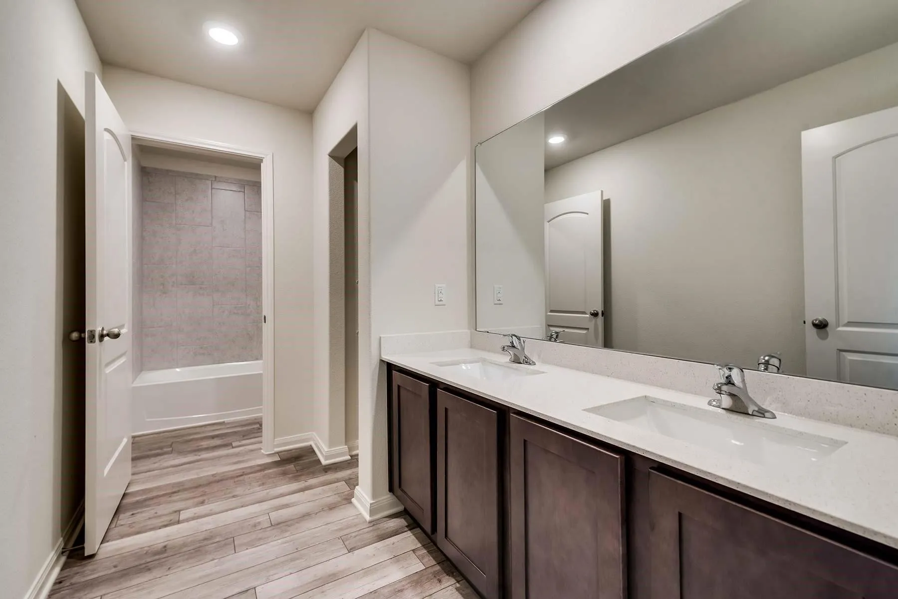 Single Family Residence For Sale in Kaufman County , 3038 Chico Drive, Forney, Texas 75126, 5 Bedroom, 3 Bathroom, 2 Garage spaces, 2,694 Sqft, built in 2022, mls#21292471, Real Estate Agent in Forney, Homes For Sale in Kaufman county, Homes For Sale in Forney, Realtor in Forney Texas, Real Estate Brokerage Independent Realty Texas, Luminita Cordes Realtor