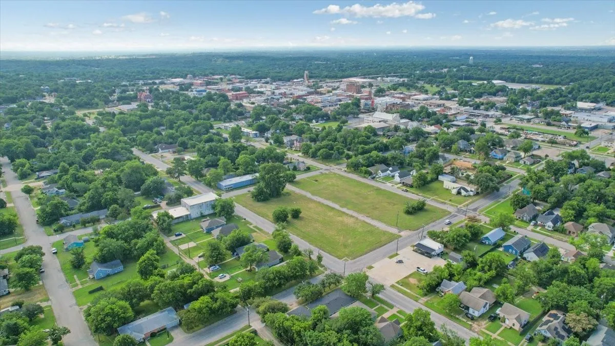 Unimproved Land For Sale in Grayson County , 715 W Sears, Denison, Texas 75020, 0, 0, Garage spaces, 0 Sqft, built in 0, Price $1,050,000, mls#21285908, Real Estate Agent in Denison, Homes For Sale in Grayson county, Homes For Sale in Denison, Realtor in Denison Texas, Real Estate Brokerage Independent Realty Texas, Luminita Cordes Realtor