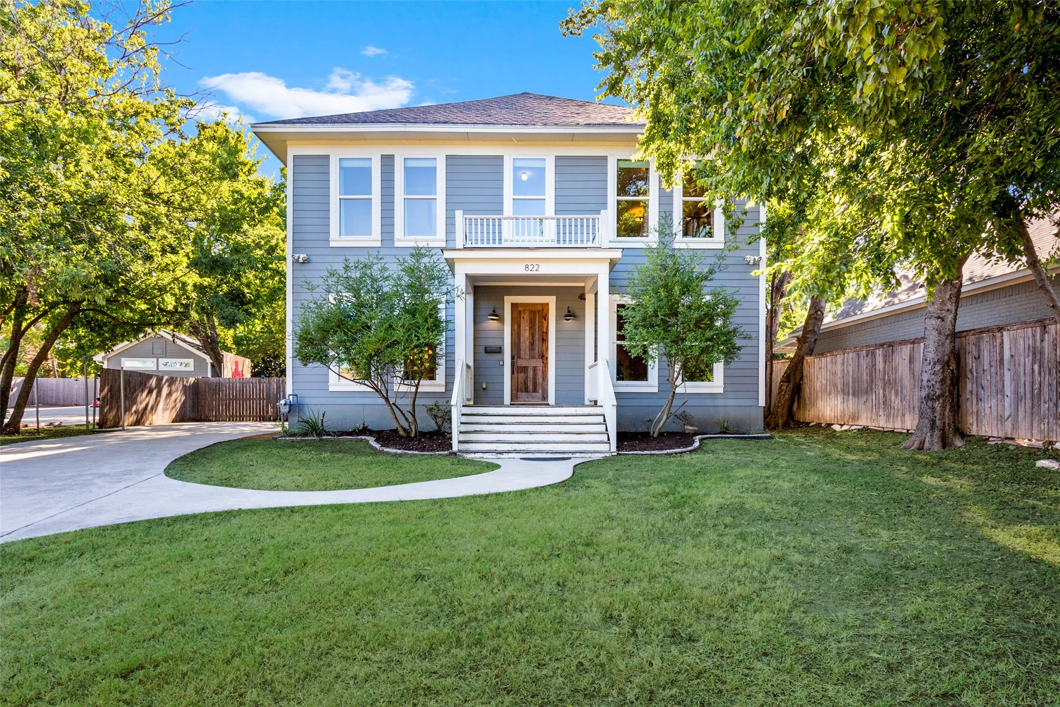 Single Family Residence For Sale in Mc Lennan County , 822 N 15th Street, Waco, Texas 76707, 5 Bedroom, 4 Bathroom, Garage spaces, 2,738 Sqft, built in 1913, mls#21292294, Real Estate Agent in Waco, Homes For Sale in Mc Lennan county, Homes For Sale in Waco, Realtor in Waco Texas, Real Estate Brokerage Independent Realty Texas, Luminita Cordes Realtor