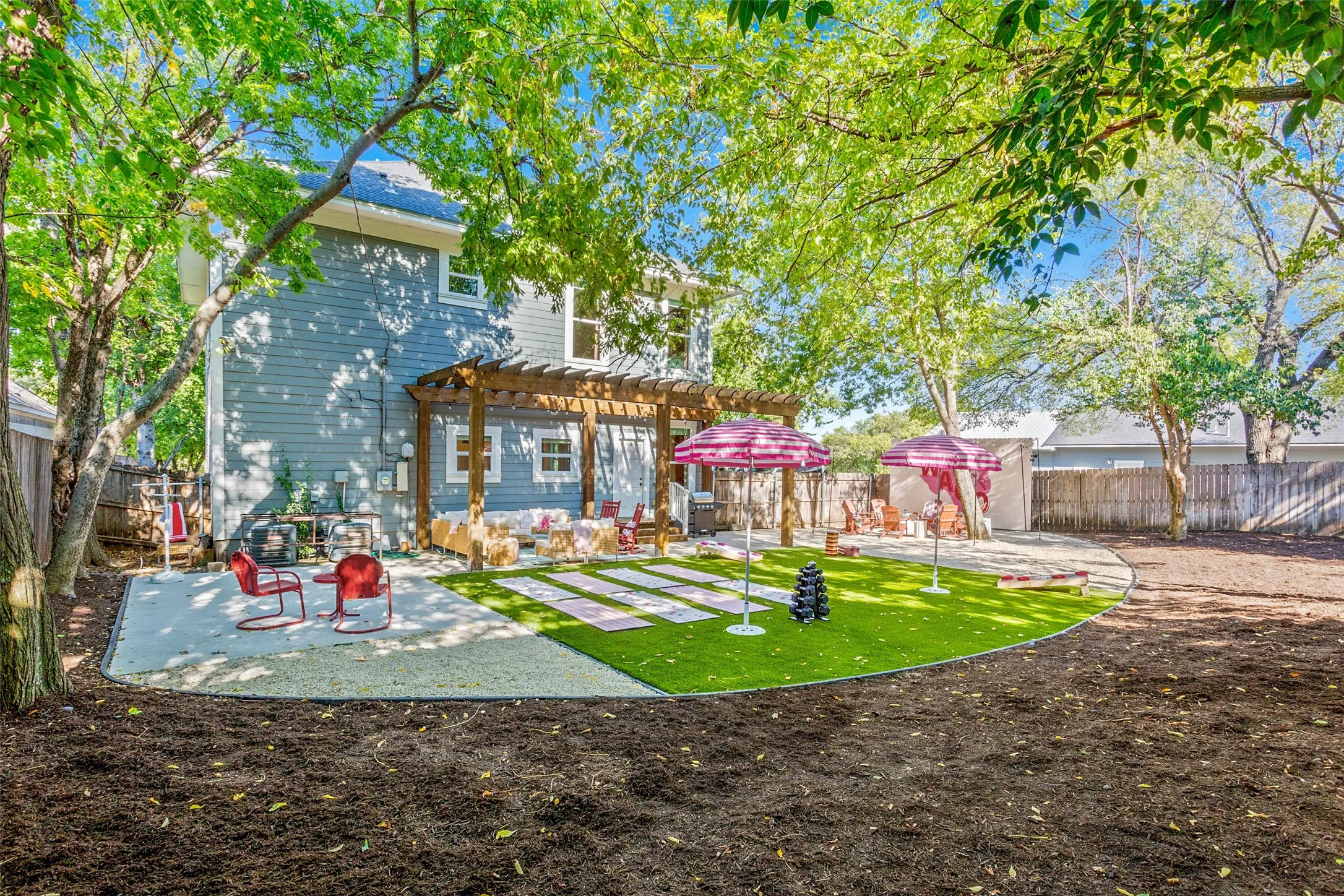 Single Family Residence For Sale in Mc Lennan County , 822 N 15th Street, Waco, Texas 76707, 5 Bedroom, 4 Bathroom, Garage spaces, 2,738 Sqft, built in 1913, mls#21292294, Real Estate Agent in Waco, Homes For Sale in Mc Lennan county, Homes For Sale in Waco, Realtor in Waco Texas, Real Estate Brokerage Independent Realty Texas, Luminita Cordes Realtor