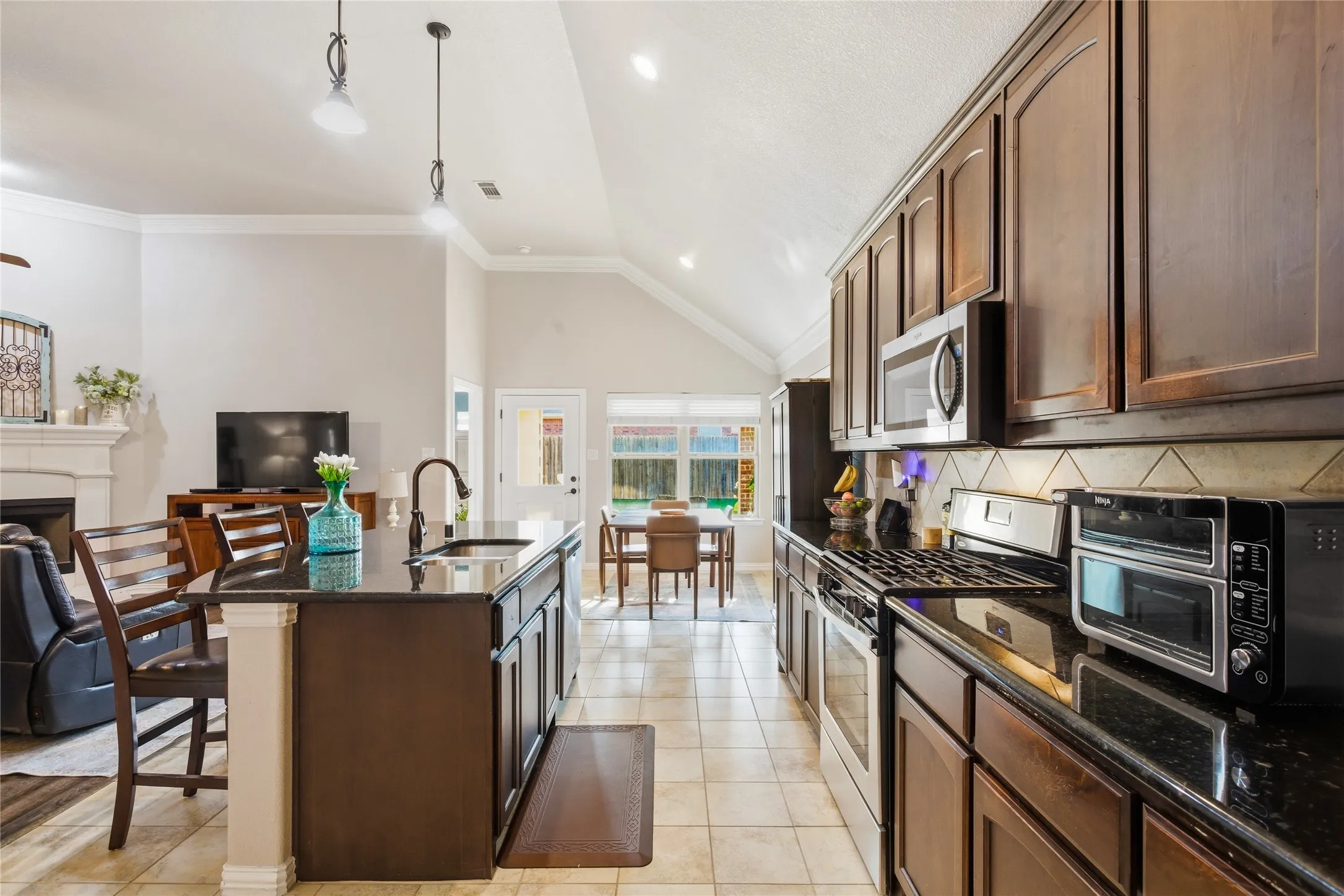 Single Family Residence For Sale in Tarrant County , 7409 Innisbrook Lane, Fort Worth, Texas 76179, 3 Bedroom, 2 Bathroom, 2 Garage spaces, 1,778 Sqft, built in 2015, mls#21292483, Real Estate Agent in Fort Worth, Homes For Sale in Tarrant county, Homes For Sale in Fort Worth, Realtor in Fort Worth Texas, Real Estate Brokerage Independent Realty Texas, Luminita Cordes Realtor