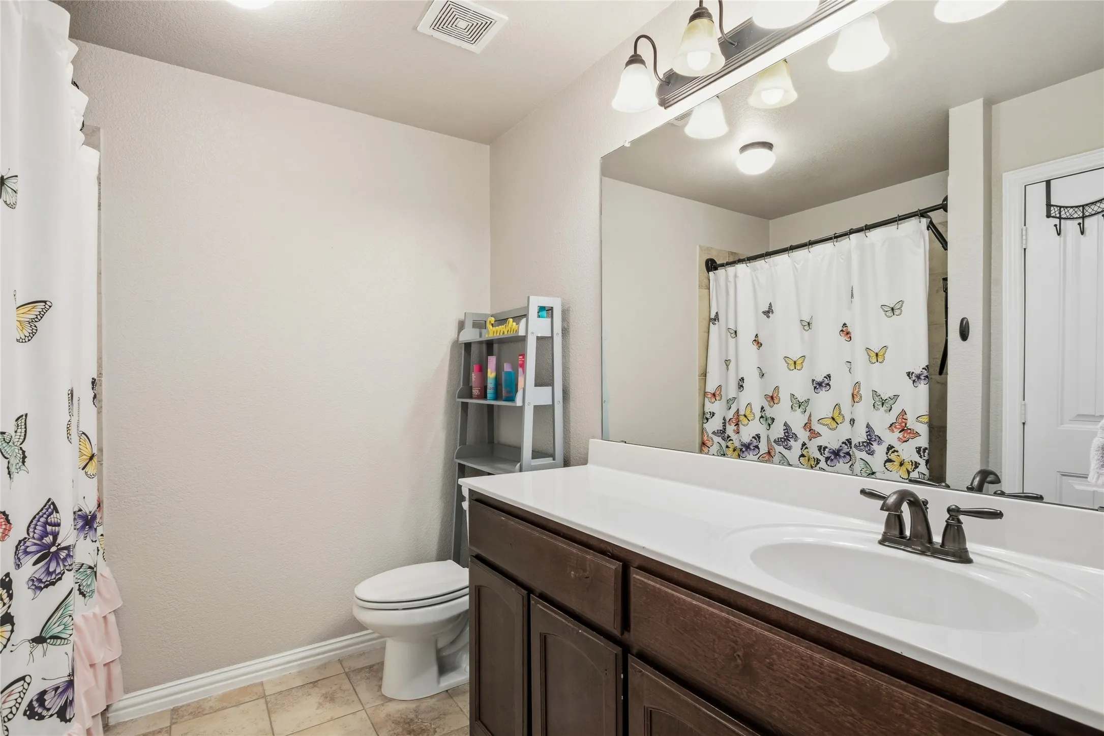 Single Family Residence For Sale in Tarrant County , 7409 Innisbrook Lane, Fort Worth, Texas 76179, 3 Bedroom, 2 Bathroom, 2 Garage spaces, 1,778 Sqft, built in 2015, mls#21292483, Real Estate Agent in Fort Worth, Homes For Sale in Tarrant county, Homes For Sale in Fort Worth, Realtor in Fort Worth Texas, Real Estate Brokerage Independent Realty Texas, Luminita Cordes Realtor