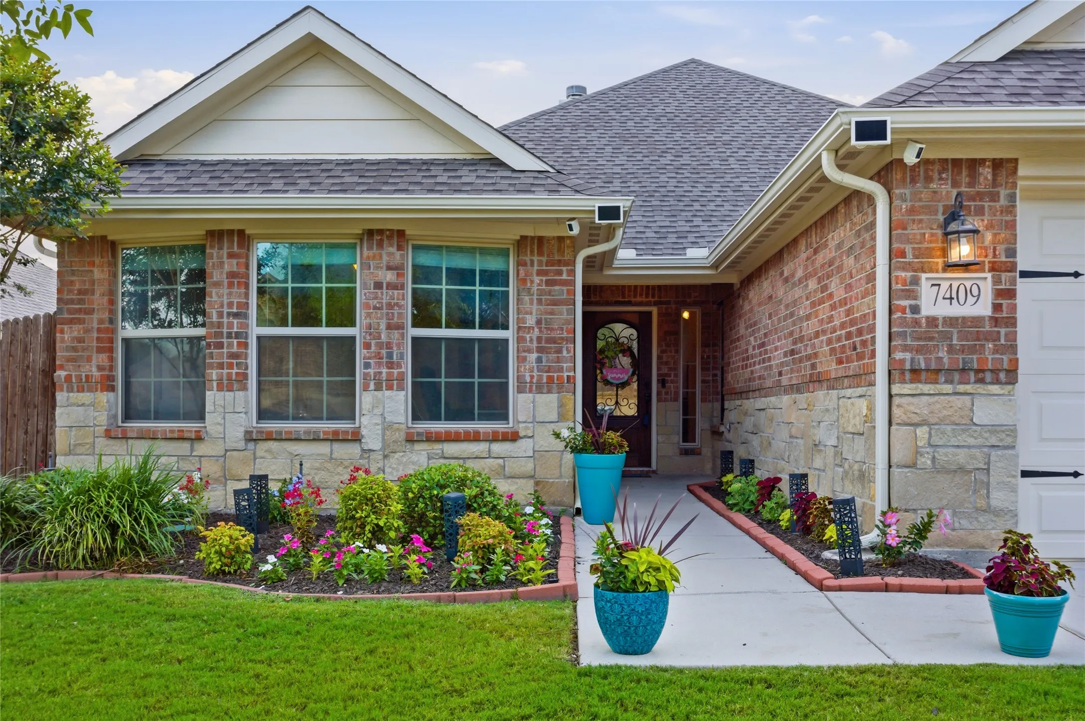 Single Family Residence For Sale in Tarrant County , 7409 Innisbrook Lane, Fort Worth, Texas 76179, 3 Bedroom, 2 Bathroom, 2 Garage spaces, 1,778 Sqft, built in 2015, mls#21292483, Real Estate Agent in Fort Worth, Homes For Sale in Tarrant county, Homes For Sale in Fort Worth, Realtor in Fort Worth Texas, Real Estate Brokerage Independent Realty Texas, Luminita Cordes Realtor