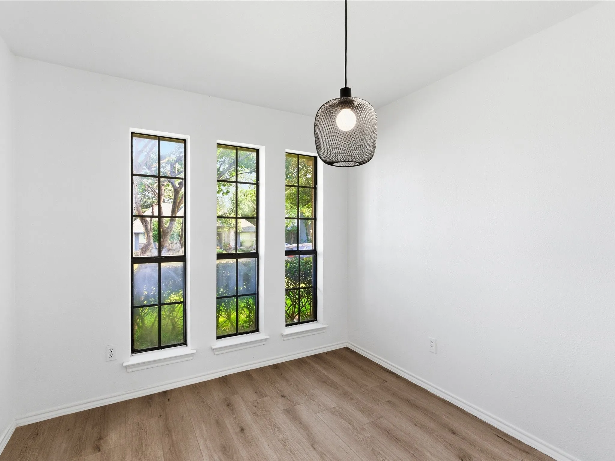 Single Family Residence For Rent in Collin County , 8181 Edgewater Drive, Frisco, Texas 75034, 3 Bedroom, 2 Bathroom, 2 Garage spaces, 1,361 Sqft, built in 1986, mls#21289545, Real Estate Agent in Frisco, Homes For Rent in Collin county, Homes For Rent in Frisco, Realtor in Frisco Texas, Real Estate Brokerage Independent Realty Texas, Luminita Cordes Realtor