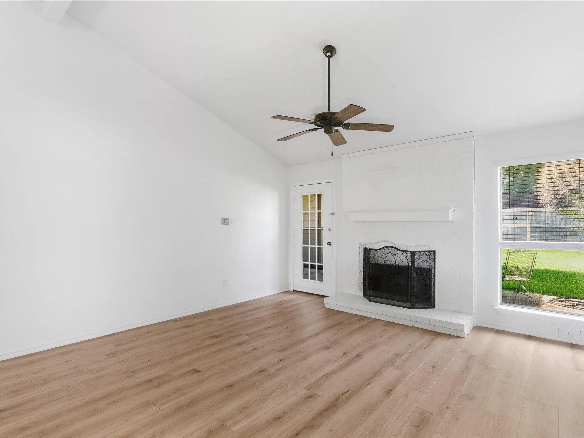 Single Family Residence For Rent in Collin County , 8181 Edgewater Drive, Frisco, Texas 75034, 3 Bedroom, 2 Bathroom, 2 Garage spaces, 1,361 Sqft, built in 1986, mls#21289545, Real Estate Agent in Frisco, Homes For Rent in Collin county, Homes For Rent in Frisco, Realtor in Frisco Texas, Real Estate Brokerage Independent Realty Texas, Luminita Cordes Realtor
