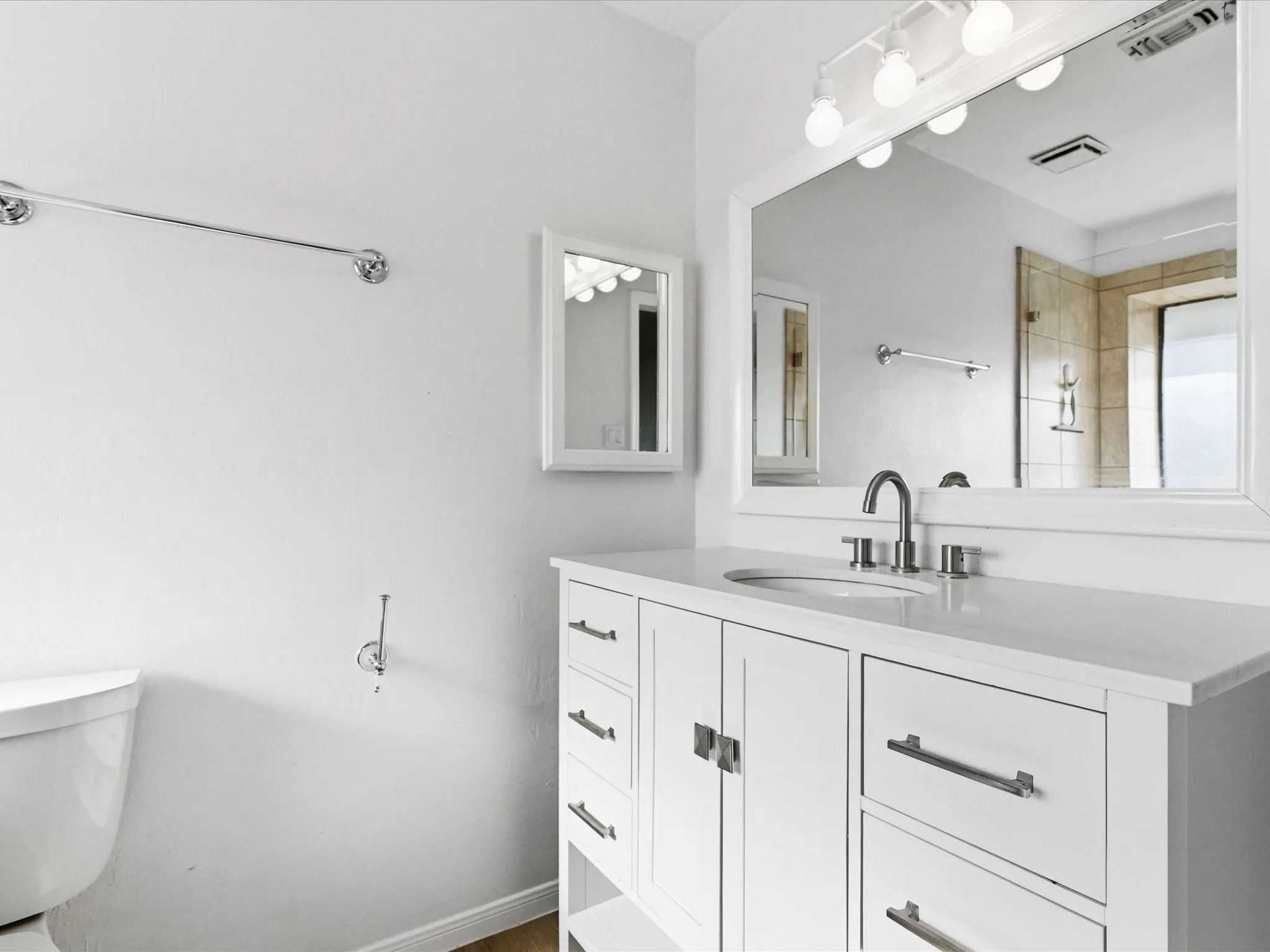 Single Family Residence For Rent in Collin County , 8181 Edgewater Drive, Frisco, Texas 75034, 3 Bedroom, 2 Bathroom, 2 Garage spaces, 1,361 Sqft, built in 1986, mls#21289545, Real Estate Agent in Frisco, Homes For Rent in Collin county, Homes For Rent in Frisco, Realtor in Frisco Texas, Real Estate Brokerage Independent Realty Texas, Luminita Cordes Realtor