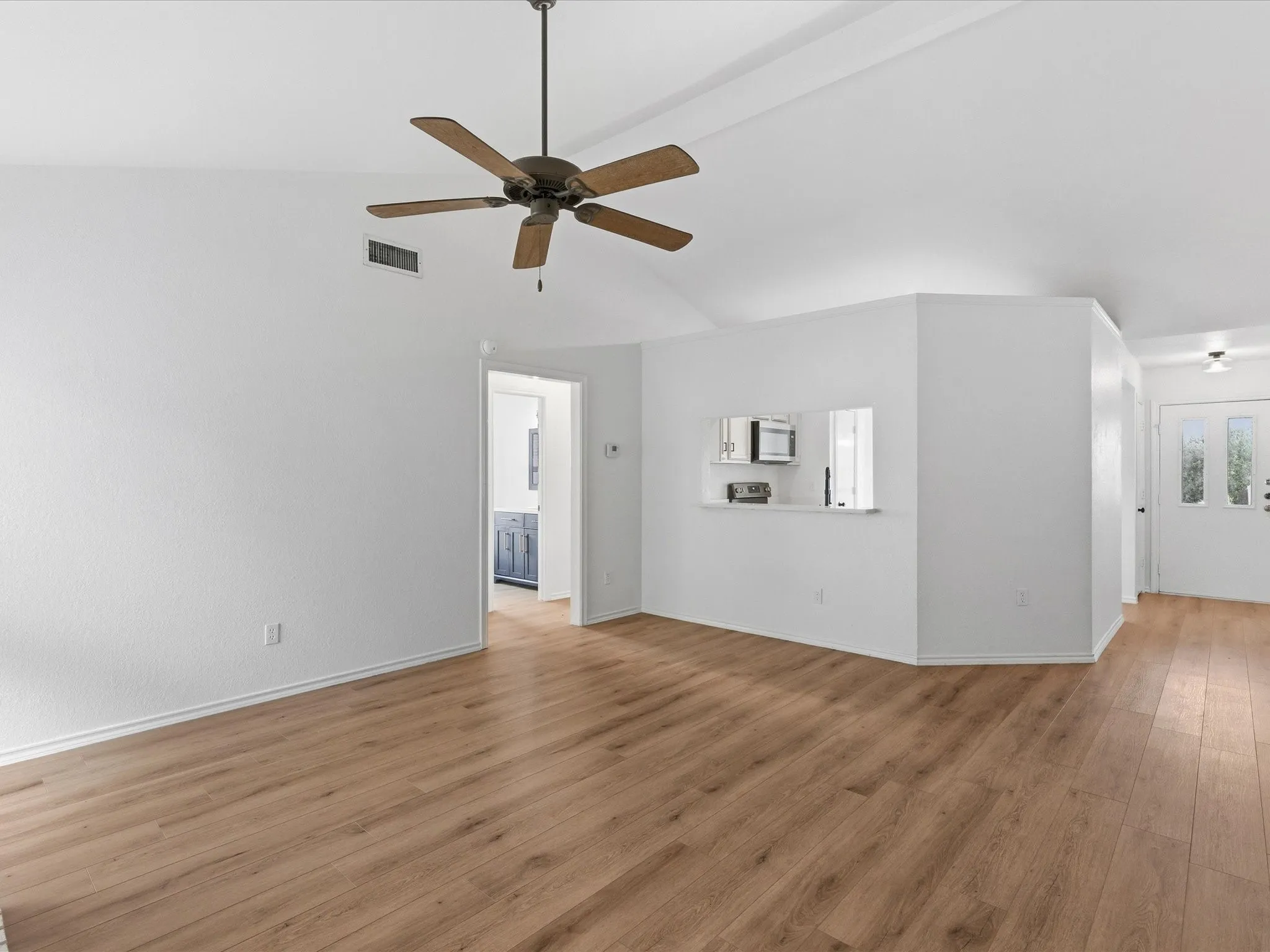 Single Family Residence For Rent in Collin County , 8181 Edgewater Drive, Frisco, Texas 75034, 3 Bedroom, 2 Bathroom, 2 Garage spaces, 1,361 Sqft, built in 1986, mls#21289545, Real Estate Agent in Frisco, Homes For Rent in Collin county, Homes For Rent in Frisco, Realtor in Frisco Texas, Real Estate Brokerage Independent Realty Texas, Luminita Cordes Realtor