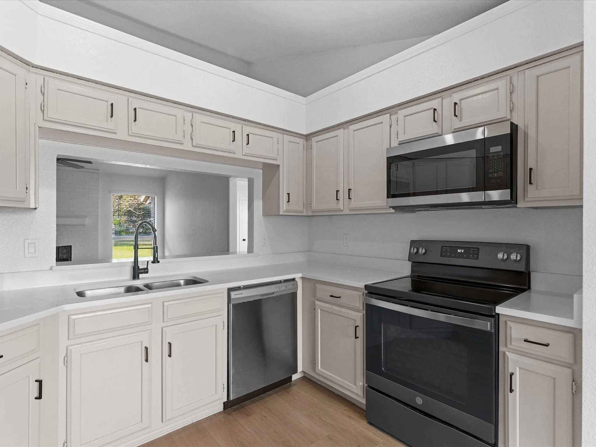 Single Family Residence For Rent in Collin County , 8181 Edgewater Drive, Frisco, Texas 75034, 3 Bedroom, 2 Bathroom, 2 Garage spaces, 1,361 Sqft, built in 1986, mls#21289545, Real Estate Agent in Frisco, Homes For Rent in Collin county, Homes For Rent in Frisco, Realtor in Frisco Texas, Real Estate Brokerage Independent Realty Texas, Luminita Cordes Realtor