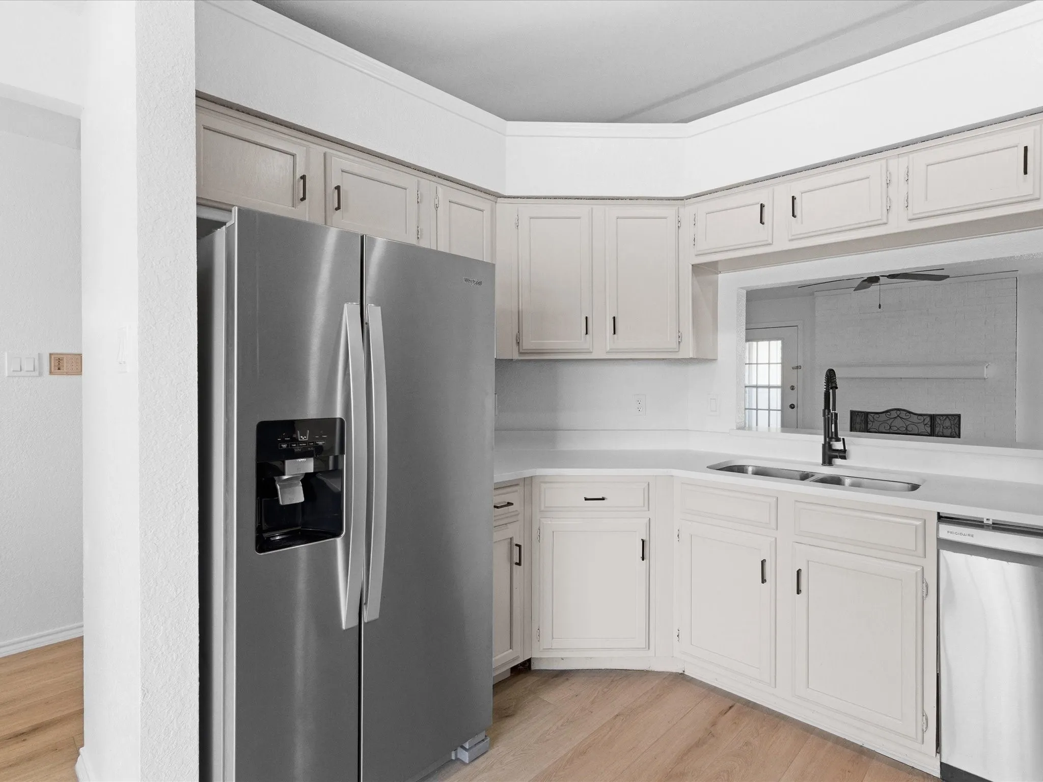 Single Family Residence For Rent in Collin County , 8181 Edgewater Drive, Frisco, Texas 75034, 3 Bedroom, 2 Bathroom, 2 Garage spaces, 1,361 Sqft, built in 1986, mls#21289545, Real Estate Agent in Frisco, Homes For Rent in Collin county, Homes For Rent in Frisco, Realtor in Frisco Texas, Real Estate Brokerage Independent Realty Texas, Luminita Cordes Realtor