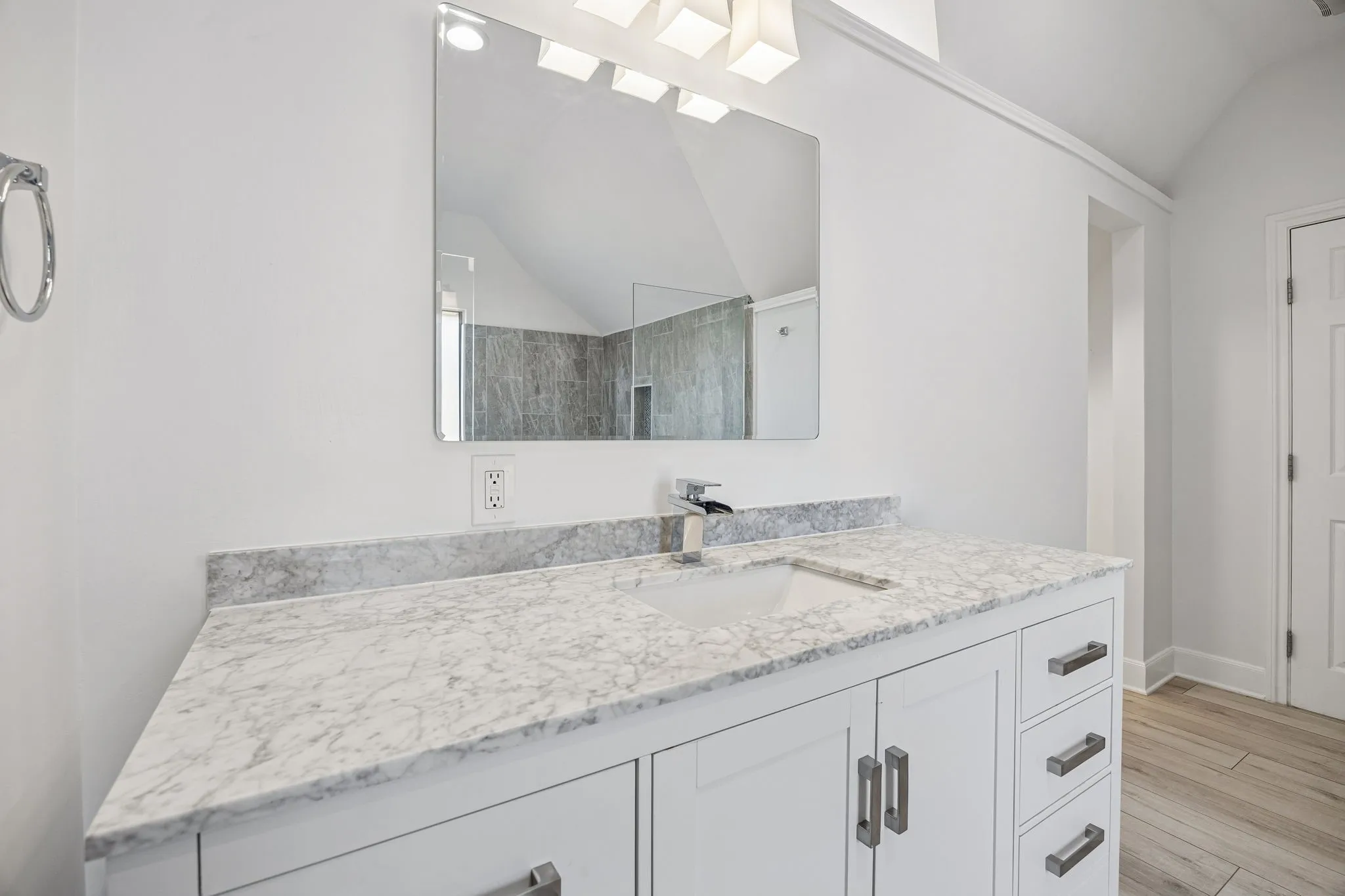 Single Family Residence For Sale in Tarrant County , 1807 Greenlea Cove, Southlake, Texas 76092, 5 Bedroom, 6 Bathroom, 3 Garage spaces, 5,057 Sqft, built in 2004, mls#21291064, Real Estate Agent in Southlake, Homes For Sale in Tarrant county, Homes For Sale in Southlake, Realtor in Southlake Texas, Real Estate Brokerage Independent Realty Texas, Luminita Cordes Realtor