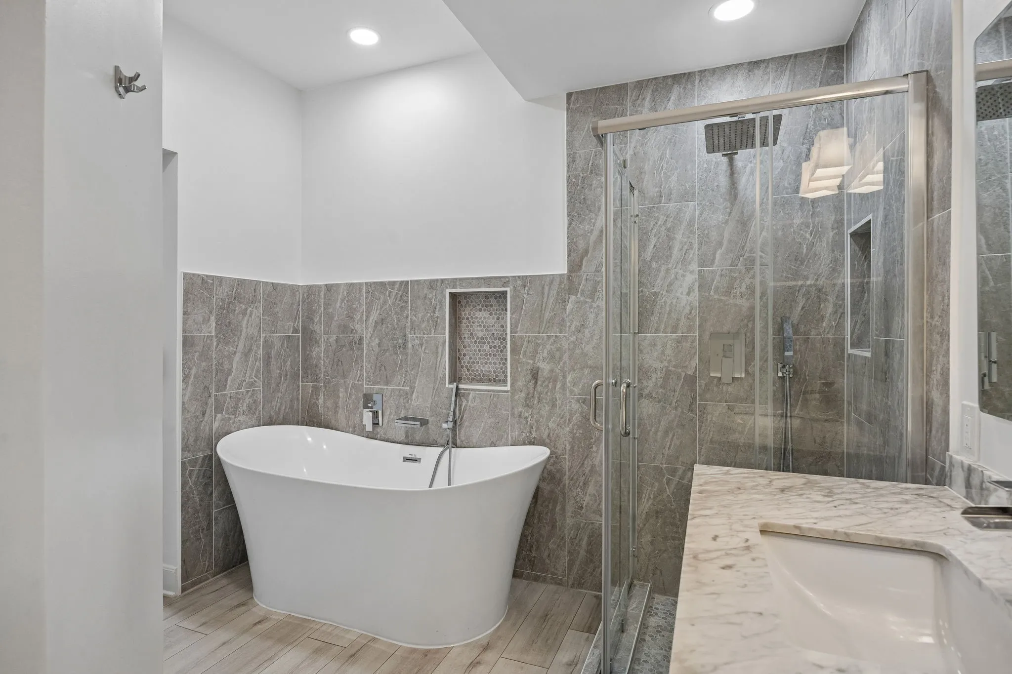 Single Family Residence For Sale in Tarrant County , 1807 Greenlea Cove, Southlake, Texas 76092, 5 Bedroom, 6 Bathroom, 3 Garage spaces, 5,057 Sqft, built in 2004, mls#21291064, Real Estate Agent in Southlake, Homes For Sale in Tarrant county, Homes For Sale in Southlake, Realtor in Southlake Texas, Real Estate Brokerage Independent Realty Texas, Luminita Cordes Realtor