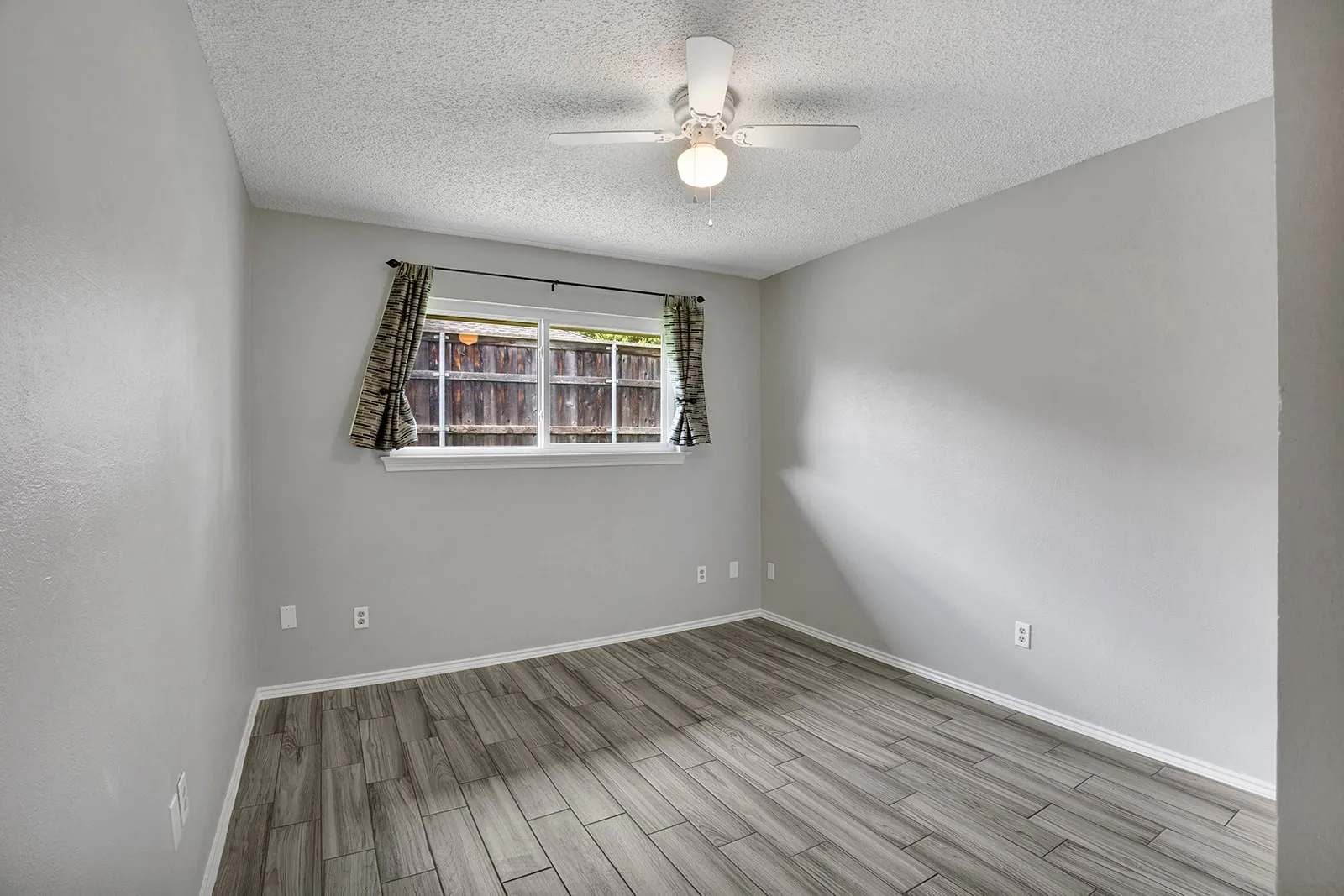 Single Family Residence For Sale in Collin County , 1600 Hearthstone Drive, Plano, Texas 75023, 4 Bedroom, 2 Bathroom, 2 Garage spaces, 1,873 Sqft, built in 1977, mls#21292534, Real Estate Agent in Plano, Homes For Sale in Collin county, Homes For Sale in Plano, Realtor in Plano Texas, Real Estate Brokerage Independent Realty Texas, Luminita Cordes Realtor
