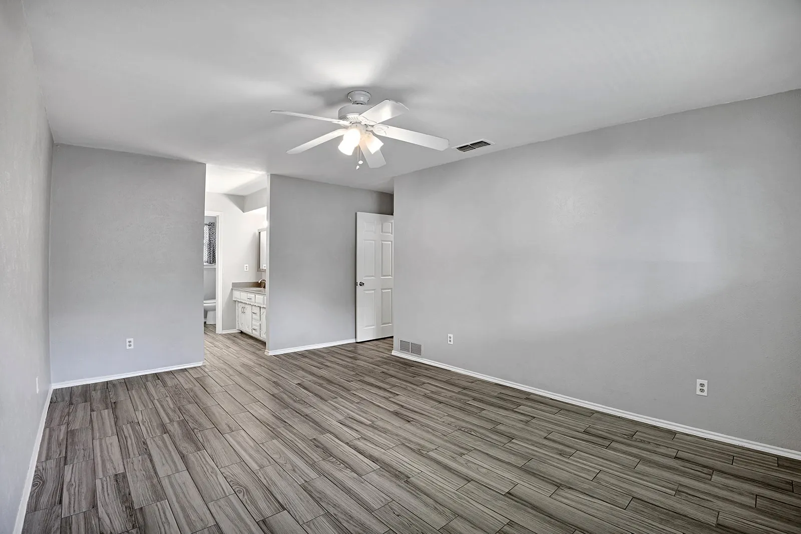 Single Family Residence For Sale in Collin County , 1600 Hearthstone Drive, Plano, Texas 75023, 4 Bedroom, 2 Bathroom, 2 Garage spaces, 1,873 Sqft, built in 1977, mls#21292534, Real Estate Agent in Plano, Homes For Sale in Collin county, Homes For Sale in Plano, Realtor in Plano Texas, Real Estate Brokerage Independent Realty Texas, Luminita Cordes Realtor
