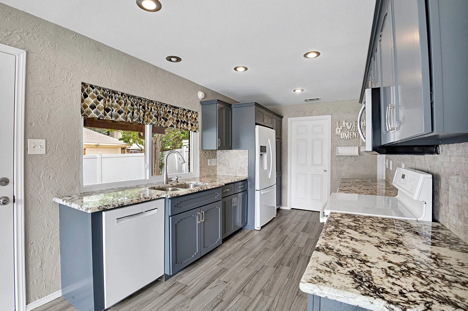 Single Family Residence For Sale in Collin County , 1600 Hearthstone Drive, Plano, Texas 75023, 4 Bedroom, 2 Bathroom, 2 Garage spaces, 1,873 Sqft, built in 1977, mls#21292534, Real Estate Agent in Plano, Homes For Sale in Collin county, Homes For Sale in Plano, Realtor in Plano Texas, Real Estate Brokerage Independent Realty Texas, Luminita Cordes Realtor