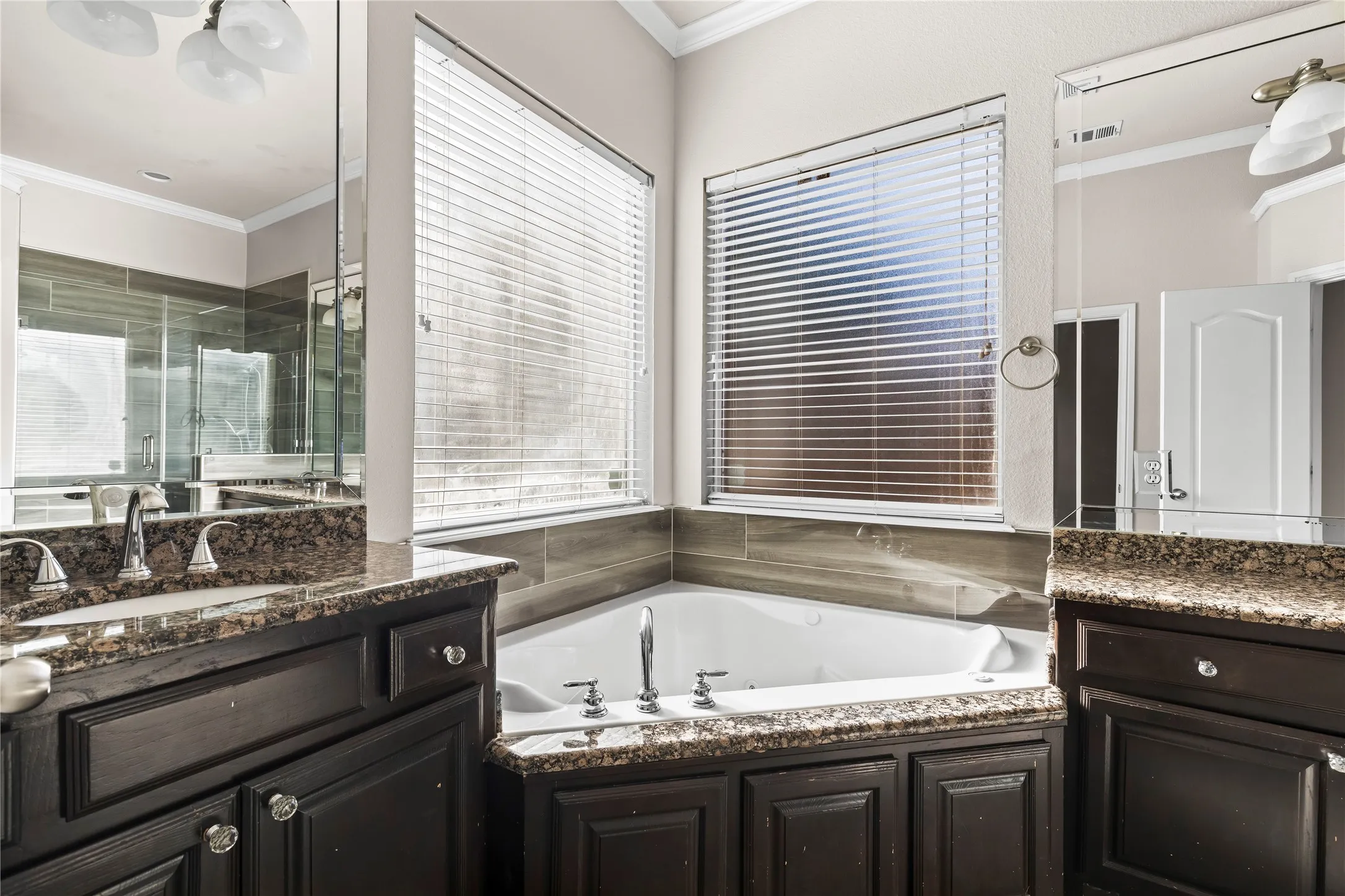 Single Family Residence For Rent in Tarrant County , 5517 Greenview Court, North Richland Hills, Texas 76148, 5 Bedroom, 3 Bathroom, 2 Garage spaces, 3,500 Sqft, built in 2001, mls#21292543, Real Estate Agent in North Richland Hills, Homes For Rent in Tarrant county, Homes For Rent in North Richland Hills, Realtor in North Richland Hills Texas, Real Estate Brokerage Independent Realty Texas, Luminita Cordes Realtor