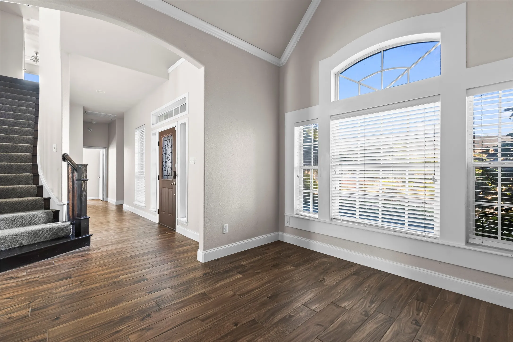 Single Family Residence For Rent in Tarrant County , 5517 Greenview Court, North Richland Hills, Texas 76148, 5 Bedroom, 3 Bathroom, 2 Garage spaces, 3,500 Sqft, built in 2001, mls#21292543, Real Estate Agent in North Richland Hills, Homes For Rent in Tarrant county, Homes For Rent in North Richland Hills, Realtor in North Richland Hills Texas, Real Estate Brokerage Independent Realty Texas, Luminita Cordes Realtor
