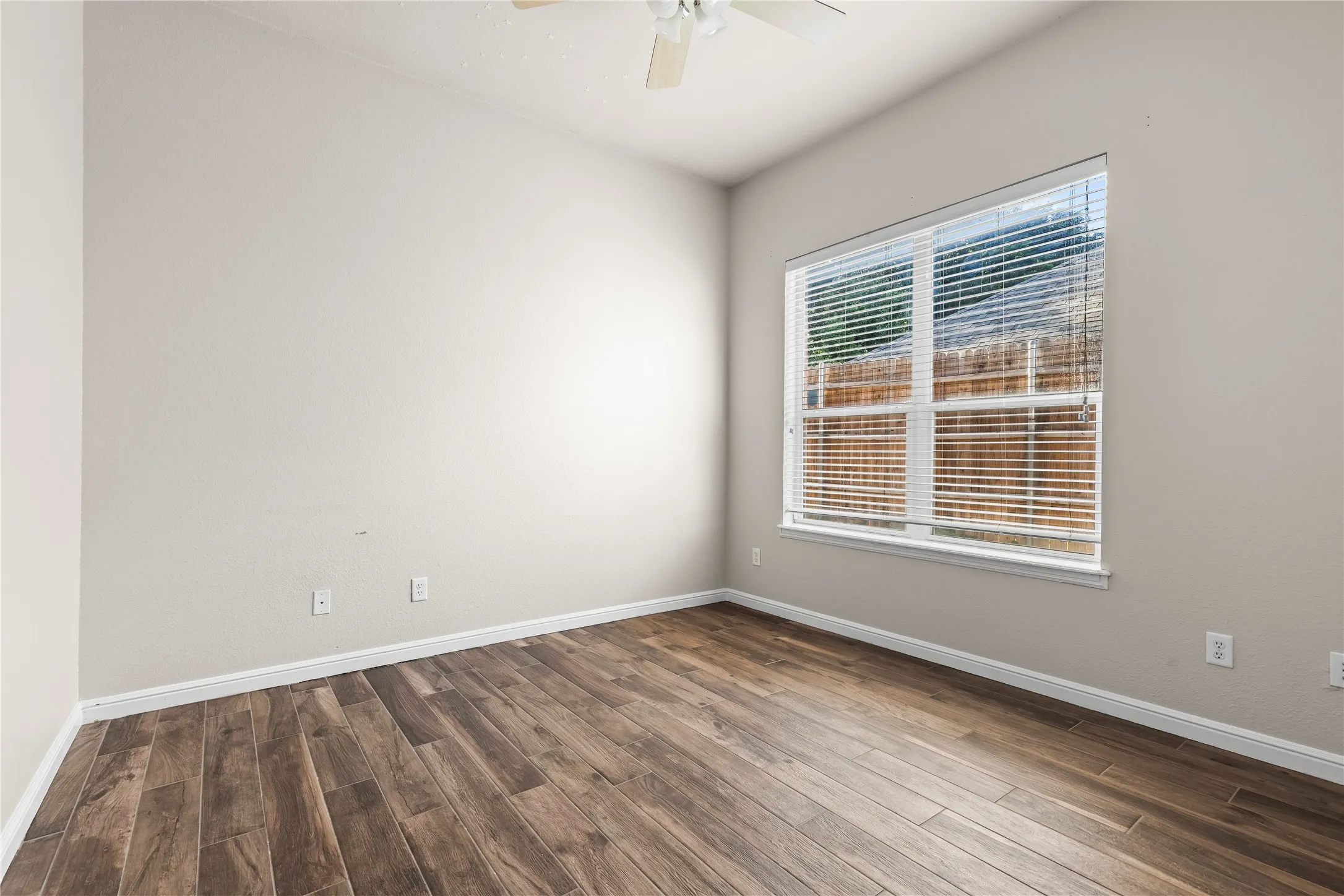 Single Family Residence For Rent in Tarrant County , 5517 Greenview Court, North Richland Hills, Texas 76148, 5 Bedroom, 3 Bathroom, 2 Garage spaces, 3,500 Sqft, built in 2001, mls#21292543, Real Estate Agent in North Richland Hills, Homes For Rent in Tarrant county, Homes For Rent in North Richland Hills, Realtor in North Richland Hills Texas, Real Estate Brokerage Independent Realty Texas, Luminita Cordes Realtor