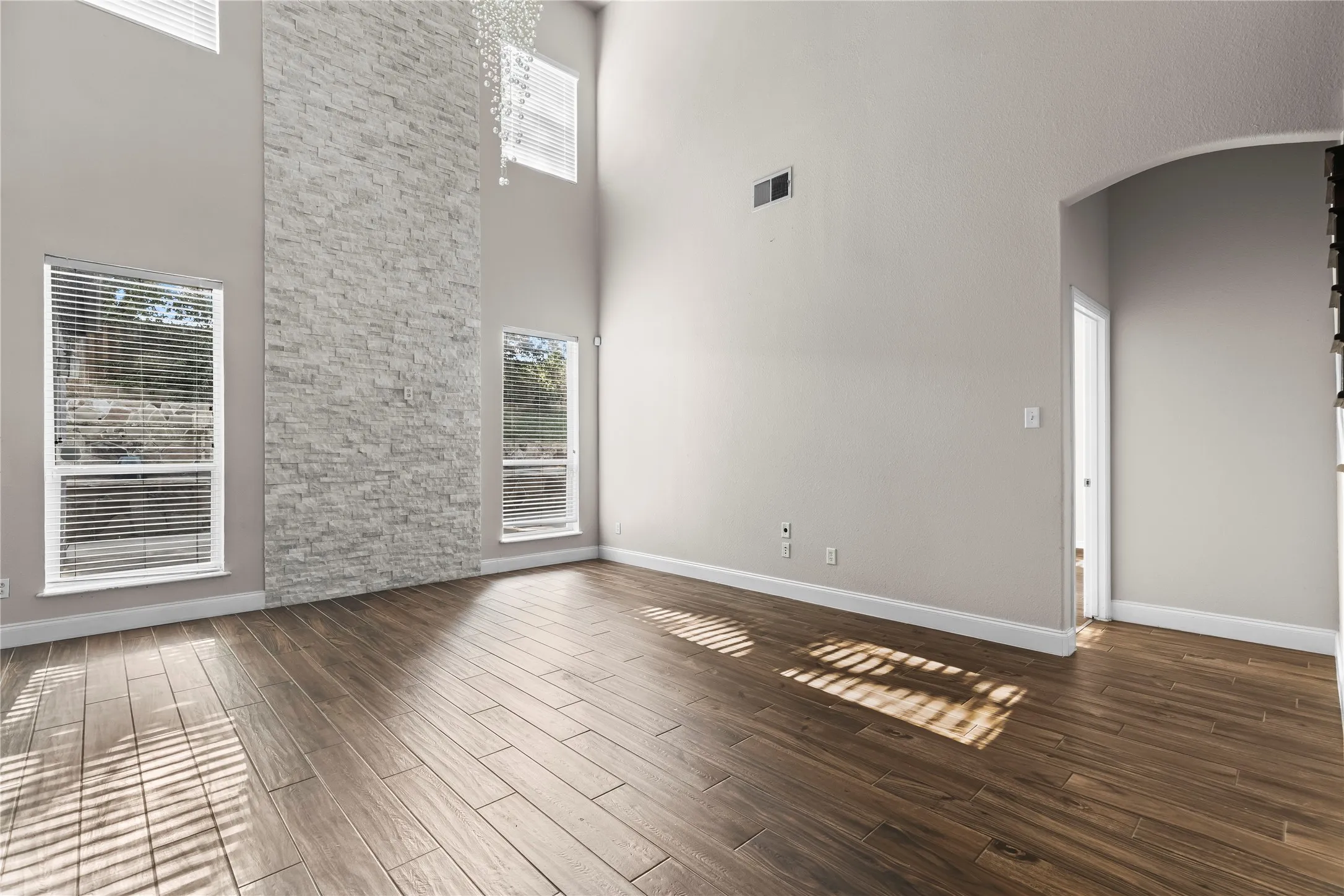 Single Family Residence For Rent in Tarrant County , 5517 Greenview Court, North Richland Hills, Texas 76148, 5 Bedroom, 3 Bathroom, 2 Garage spaces, 3,500 Sqft, built in 2001, mls#21292543, Real Estate Agent in North Richland Hills, Homes For Rent in Tarrant county, Homes For Rent in North Richland Hills, Realtor in North Richland Hills Texas, Real Estate Brokerage Independent Realty Texas, Luminita Cordes Realtor
