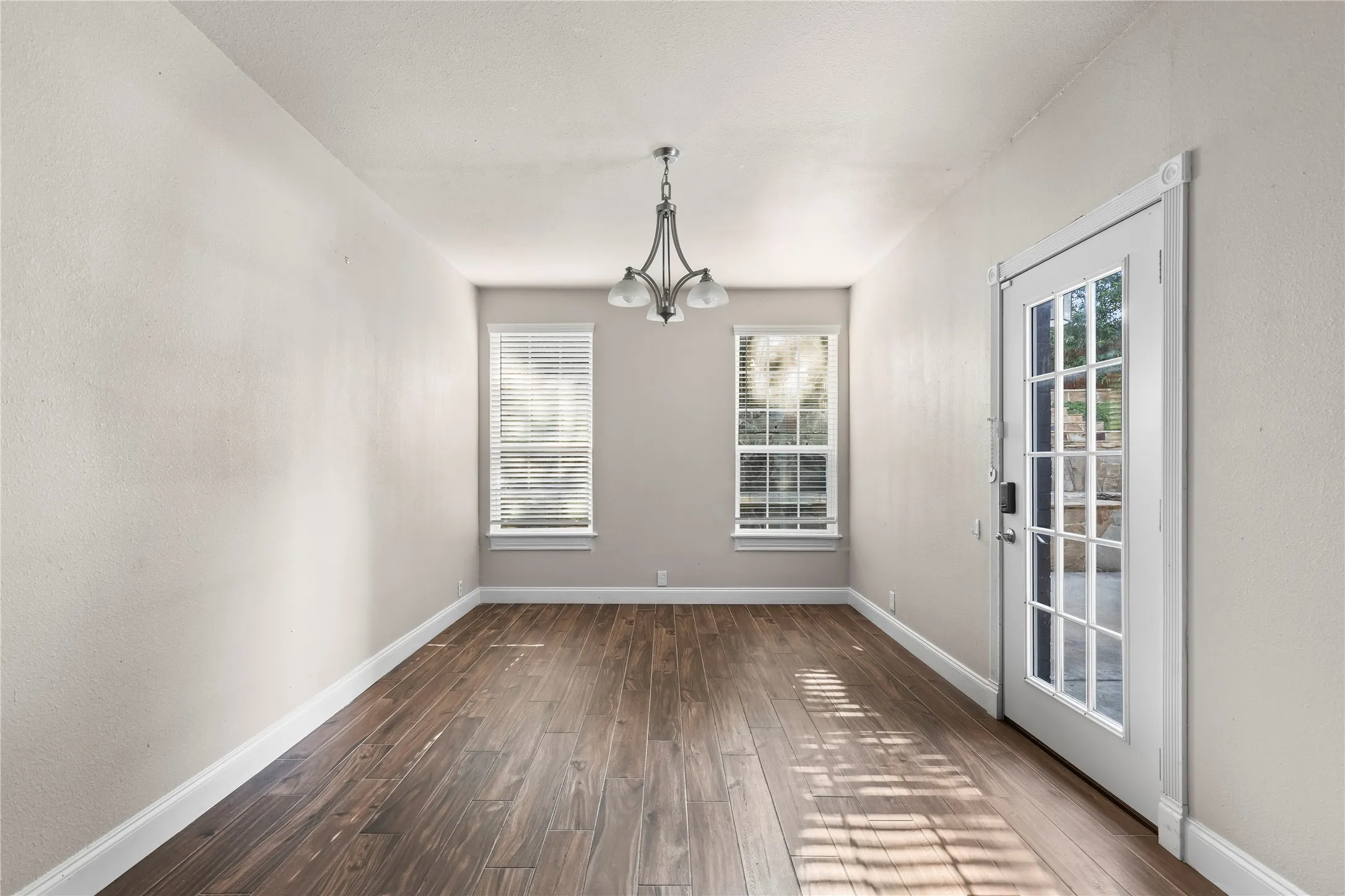 Single Family Residence For Rent in Tarrant County , 5517 Greenview Court, North Richland Hills, Texas 76148, 5 Bedroom, 3 Bathroom, 2 Garage spaces, 3,500 Sqft, built in 2001, mls#21292543, Real Estate Agent in North Richland Hills, Homes For Rent in Tarrant county, Homes For Rent in North Richland Hills, Realtor in North Richland Hills Texas, Real Estate Brokerage Independent Realty Texas, Luminita Cordes Realtor