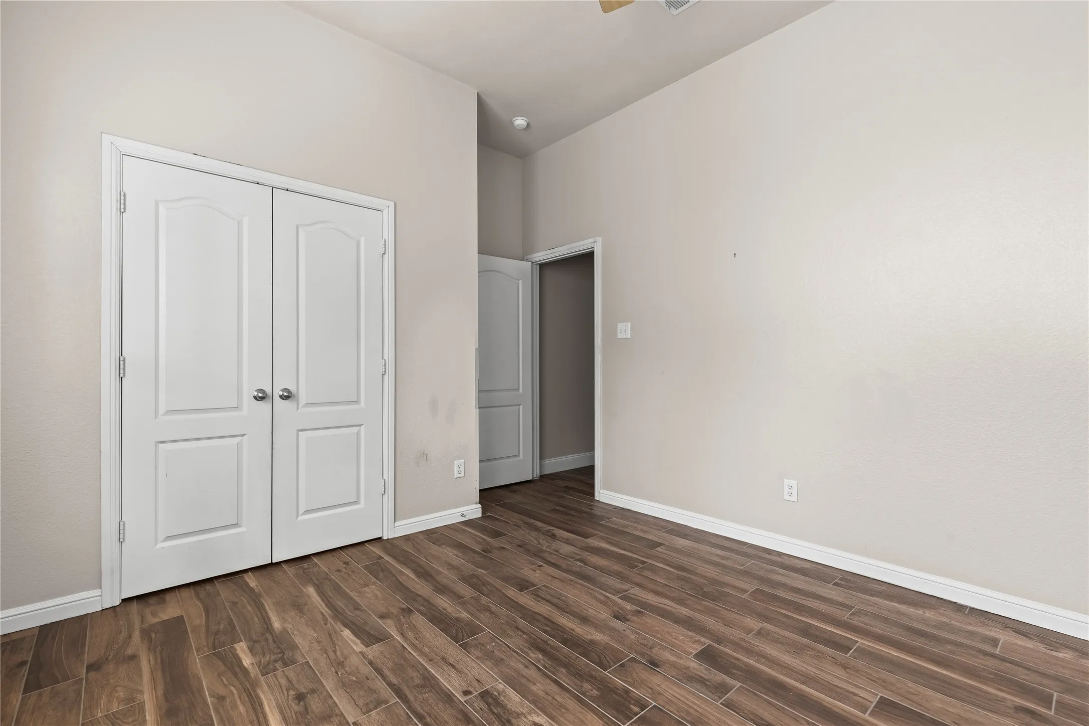 Single Family Residence For Rent in Tarrant County , 5517 Greenview Court, North Richland Hills, Texas 76148, 5 Bedroom, 3 Bathroom, 2 Garage spaces, 3,500 Sqft, built in 2001, mls#21292543, Real Estate Agent in North Richland Hills, Homes For Rent in Tarrant county, Homes For Rent in North Richland Hills, Realtor in North Richland Hills Texas, Real Estate Brokerage Independent Realty Texas, Luminita Cordes Realtor