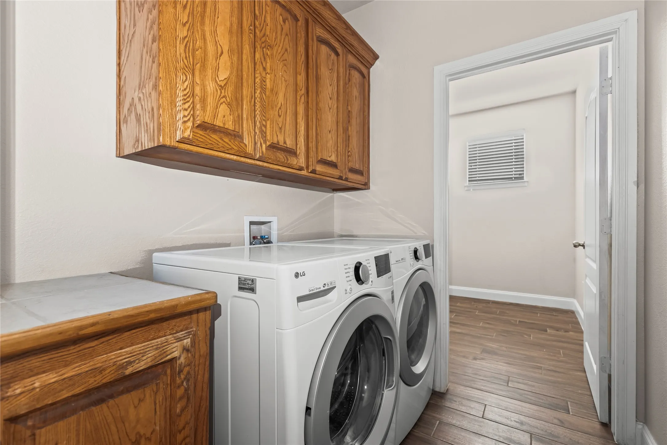 Single Family Residence For Rent in Tarrant County , 5517 Greenview Court, North Richland Hills, Texas 76148, 5 Bedroom, 3 Bathroom, 2 Garage spaces, 3,500 Sqft, built in 2001, mls#21292543, Real Estate Agent in North Richland Hills, Homes For Rent in Tarrant county, Homes For Rent in North Richland Hills, Realtor in North Richland Hills Texas, Real Estate Brokerage Independent Realty Texas, Luminita Cordes Realtor