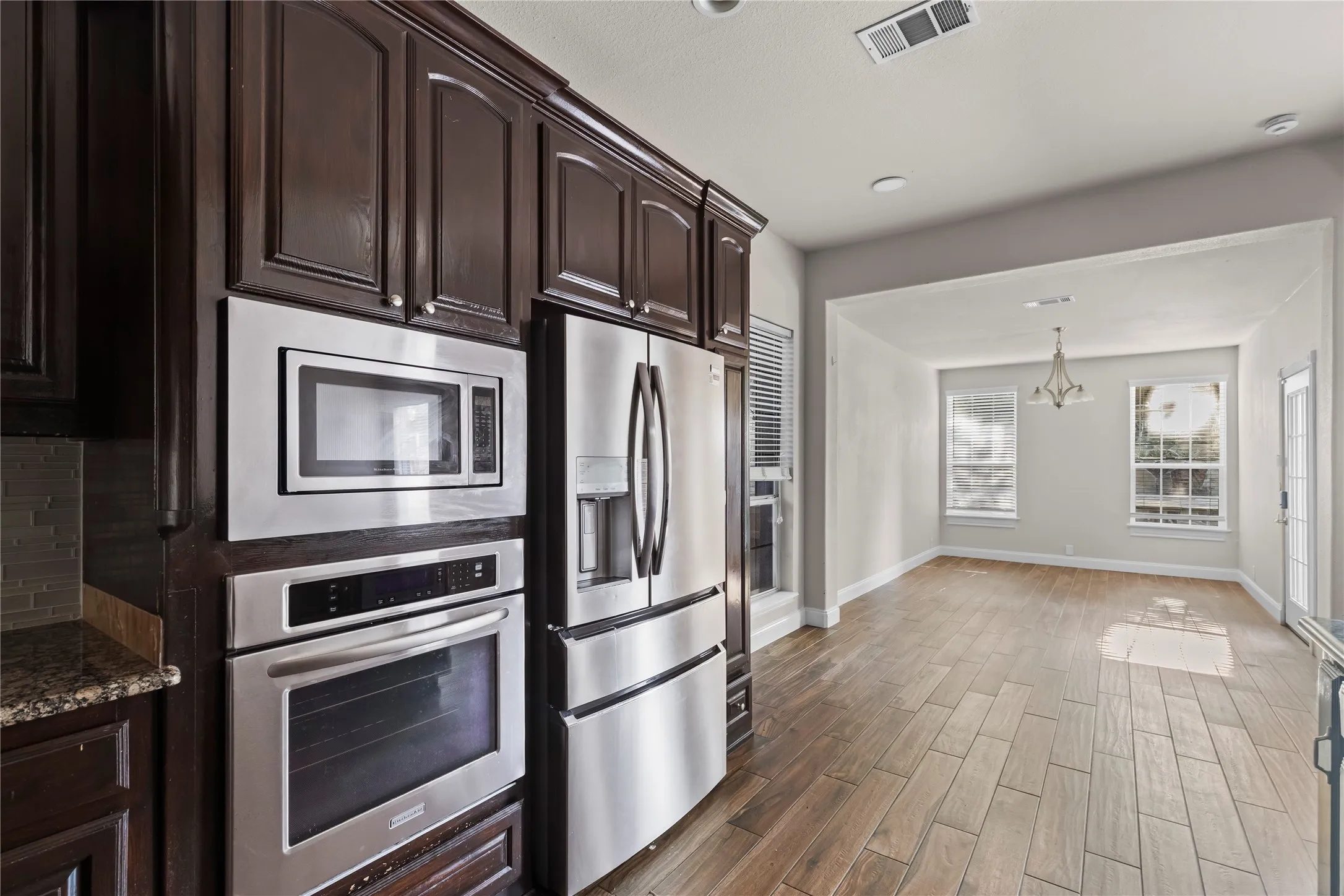 Single Family Residence For Rent in Tarrant County , 5517 Greenview Court, North Richland Hills, Texas 76148, 5 Bedroom, 3 Bathroom, 2 Garage spaces, 3,500 Sqft, built in 2001, mls#21292543, Real Estate Agent in North Richland Hills, Homes For Rent in Tarrant county, Homes For Rent in North Richland Hills, Realtor in North Richland Hills Texas, Real Estate Brokerage Independent Realty Texas, Luminita Cordes Realtor