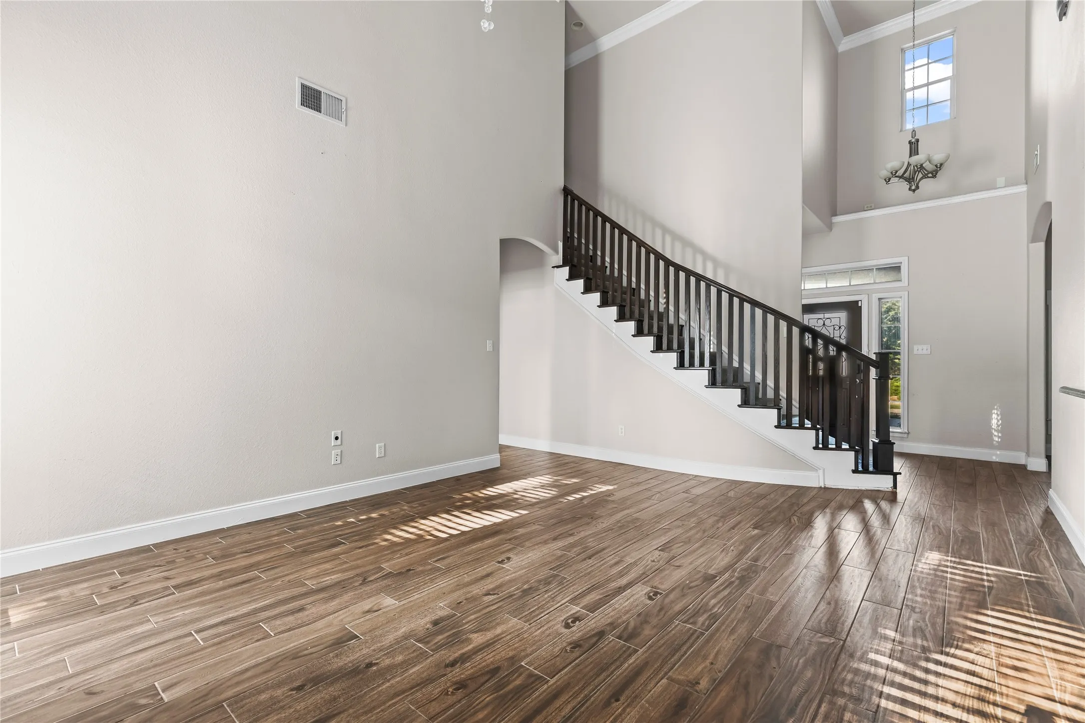 Single Family Residence For Rent in Tarrant County , 5517 Greenview Court, North Richland Hills, Texas 76148, 5 Bedroom, 3 Bathroom, 2 Garage spaces, 3,500 Sqft, built in 2001, mls#21292543, Real Estate Agent in North Richland Hills, Homes For Rent in Tarrant county, Homes For Rent in North Richland Hills, Realtor in North Richland Hills Texas, Real Estate Brokerage Independent Realty Texas, Luminita Cordes Realtor